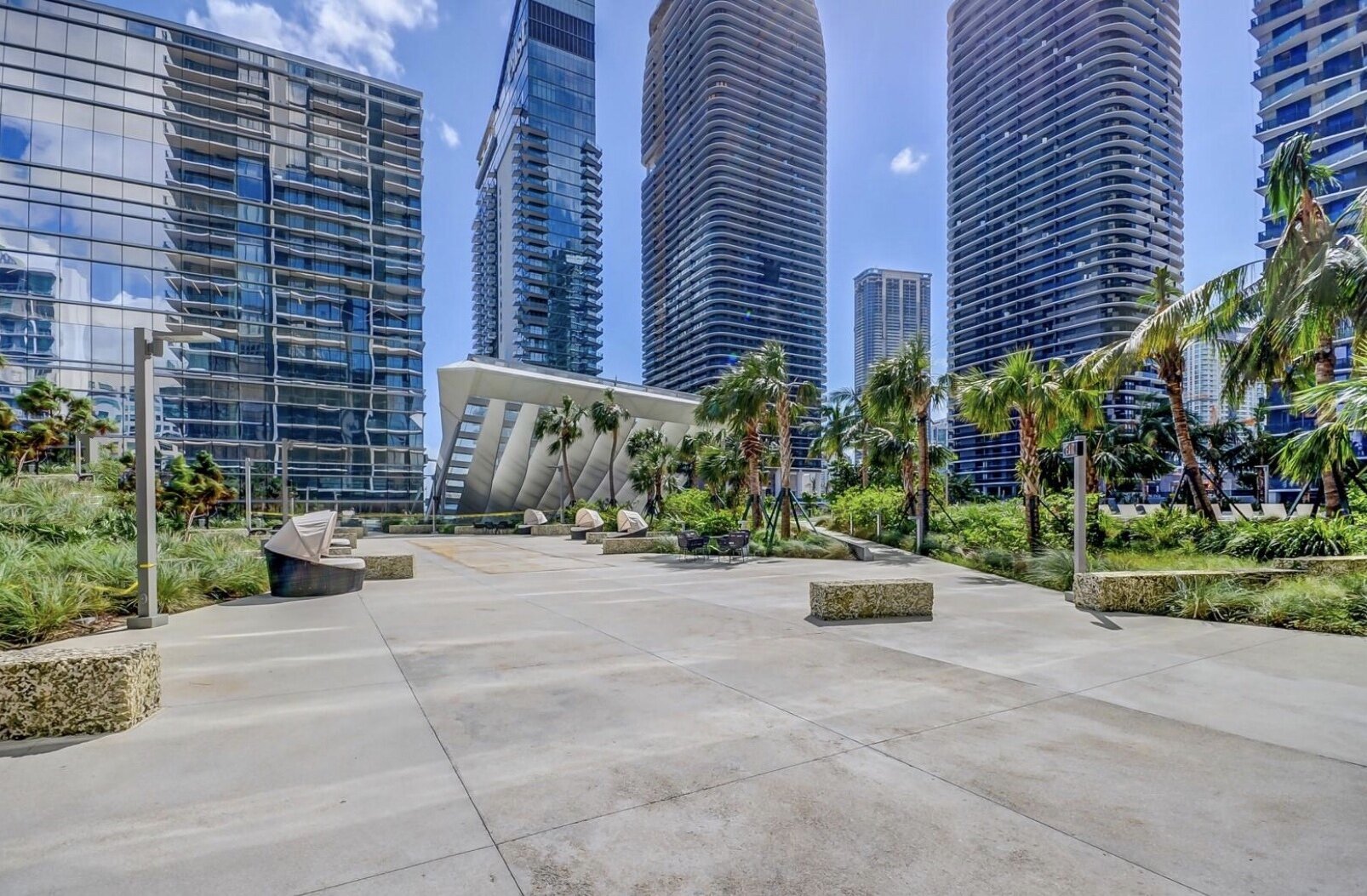 green-space-garden-reach-rise-brickell-city-centre_lipstickandchicspaces.com.jpg