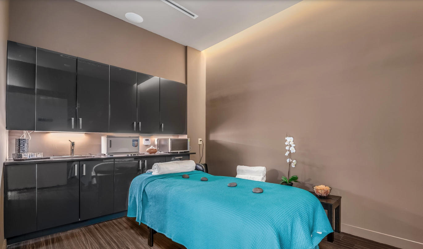 treatment-room-reach-rise-brickell-city-centre_lipstickandchicspaces.com.jpg