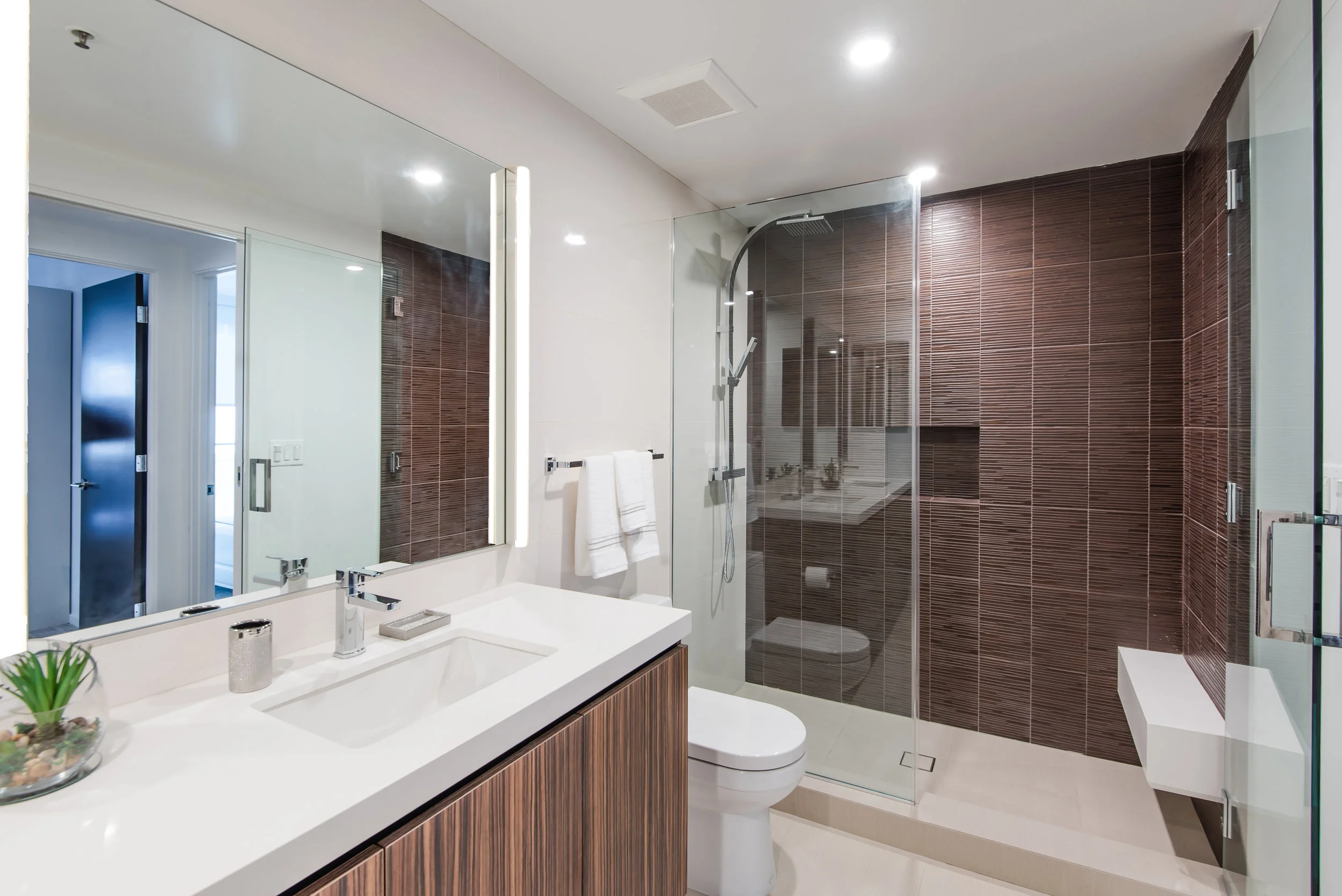 PAC STAR UNIT 1 Bathroom1_dlz.jpg