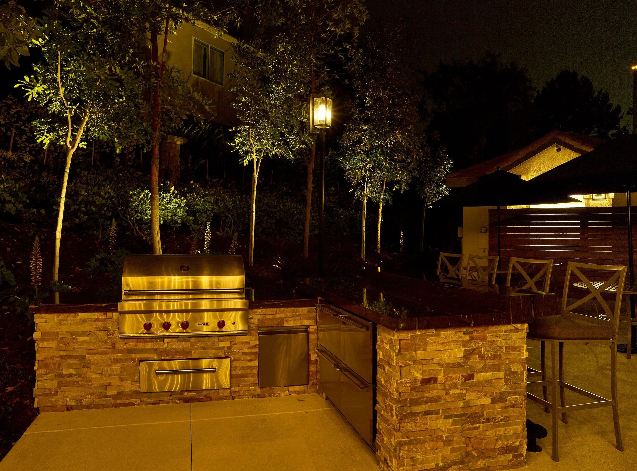 OUTDOOR KITCHEN ISLAND BAR