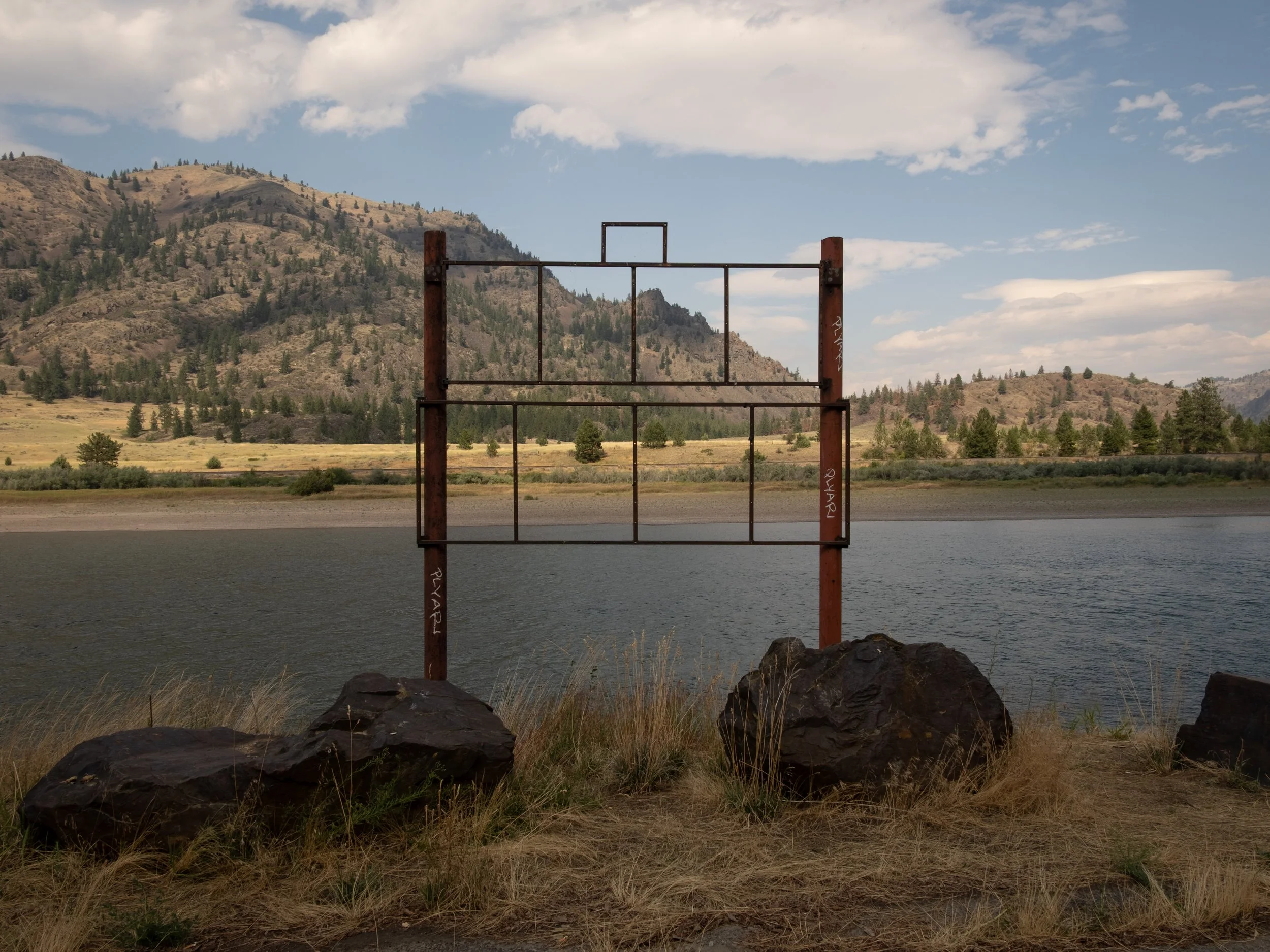 scarfone-missing-flathead-sign.jpg