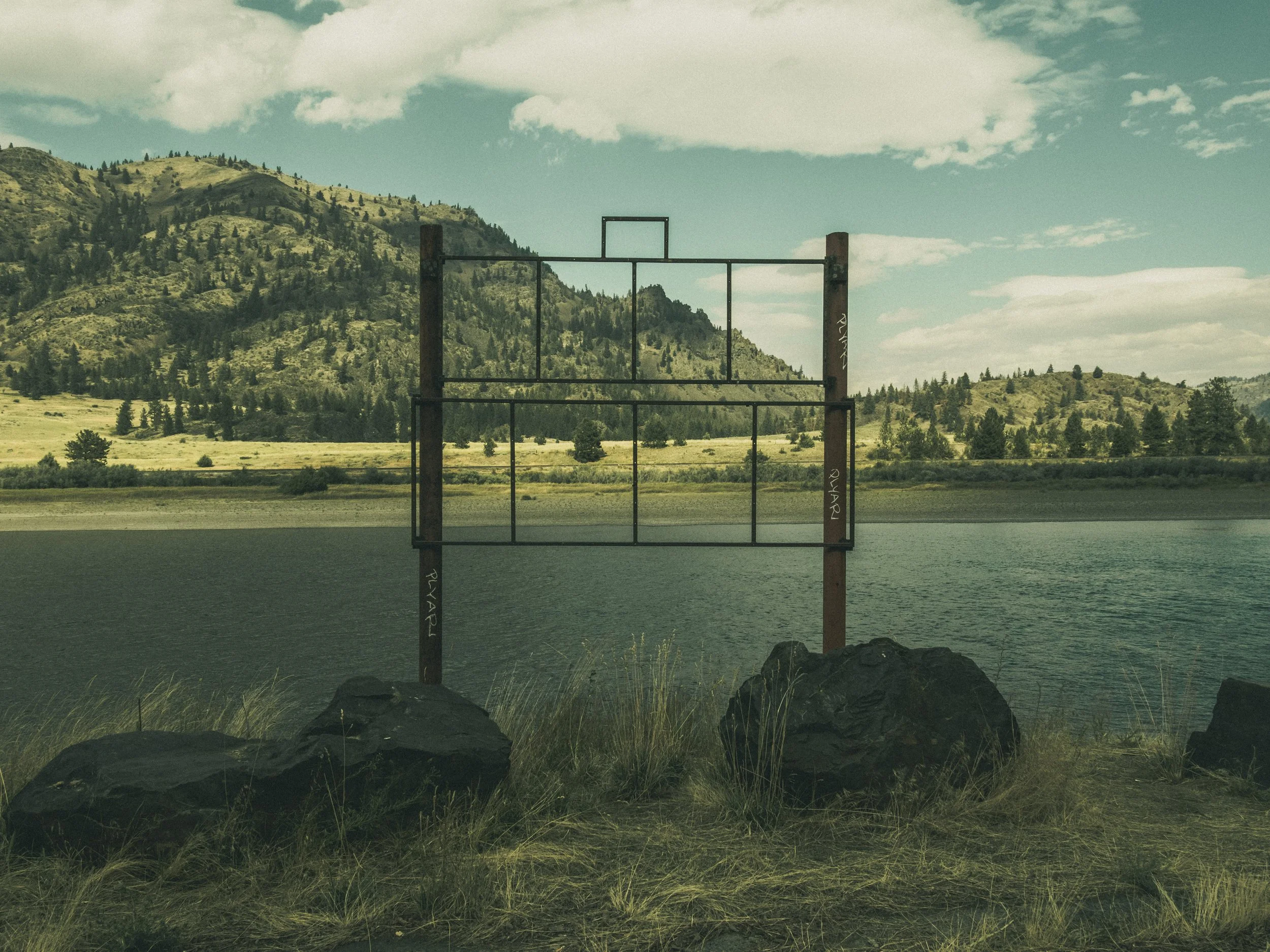 scarfone-missing-flathead-sign.jpg