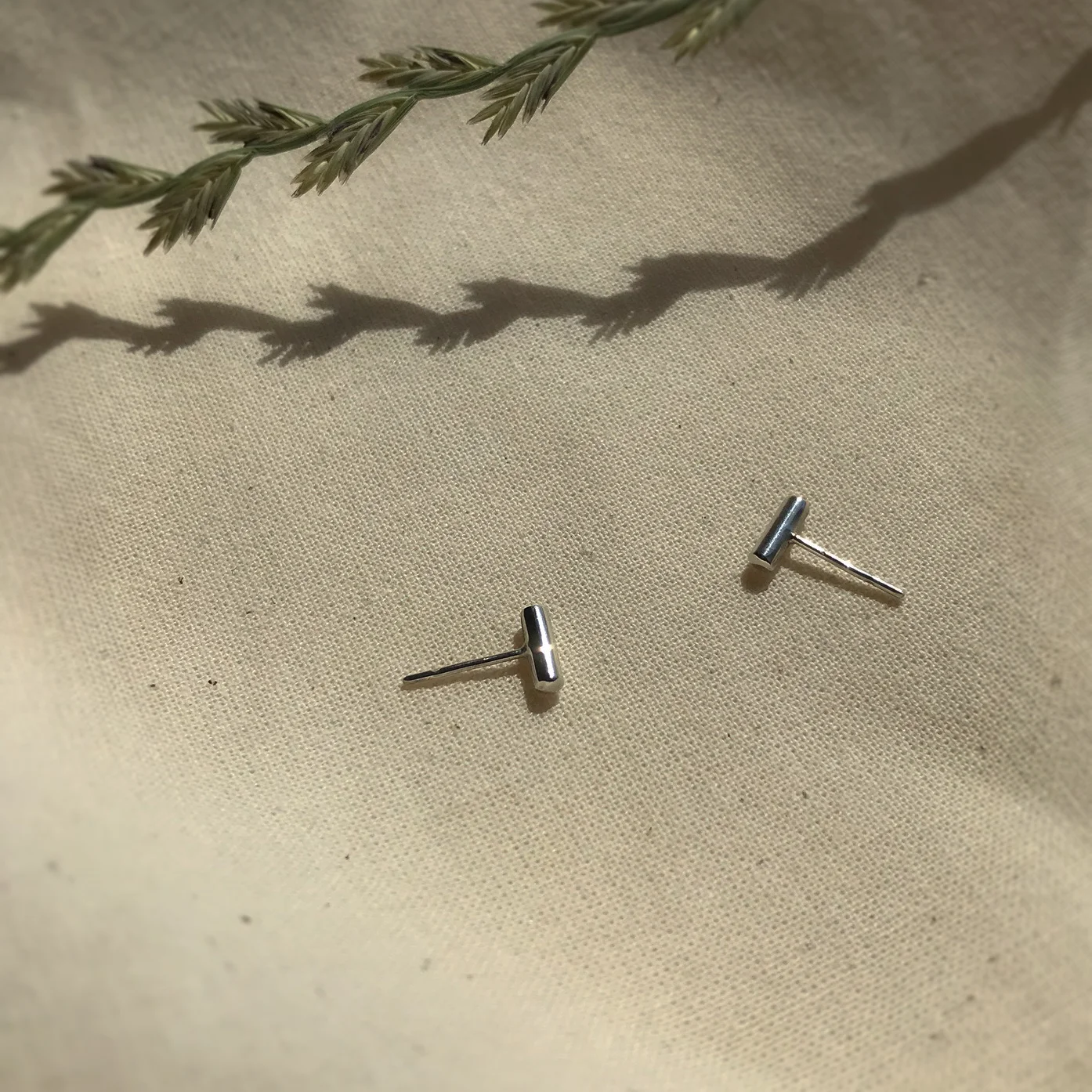 Ara the altar - Bar earrings i - 2.jpg