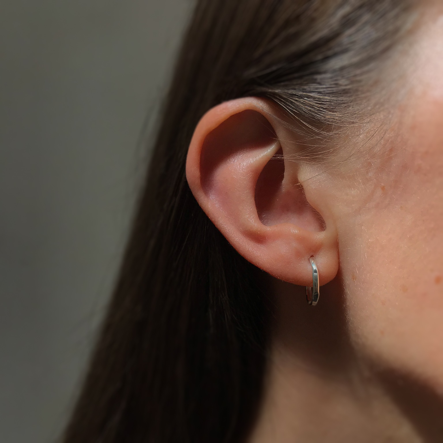 Ara the altar - Phase Earrings - Model - 1.jpg