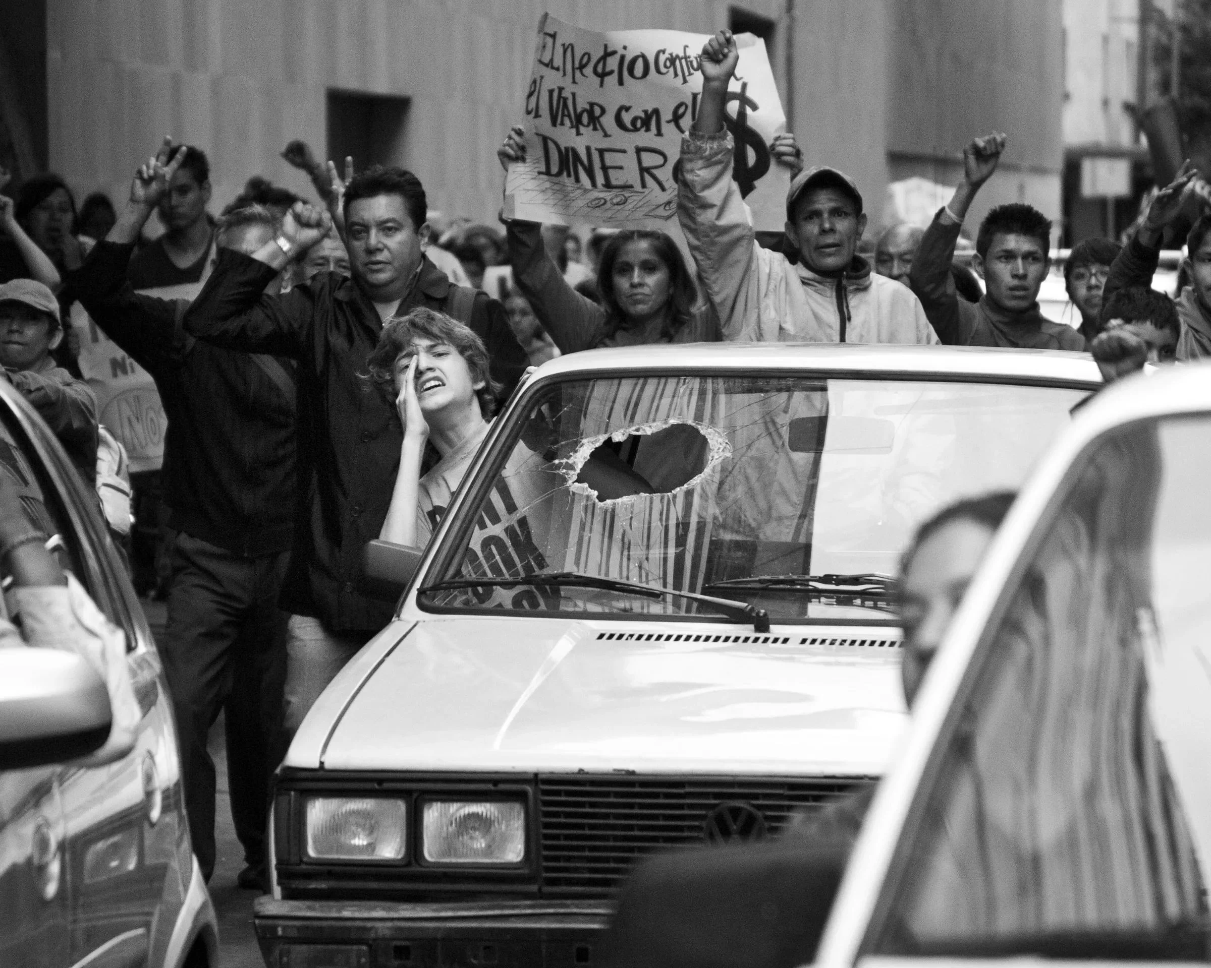 Güeros-car-moving-through-street-protest.jpeg
