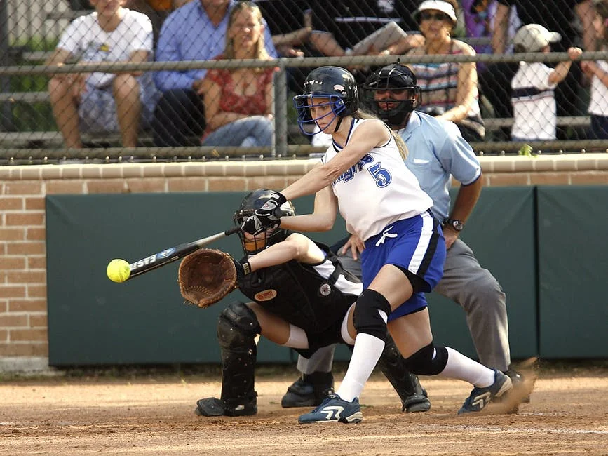 softball-girls-softball-catcher-catcher-s-mitt-163396-1.jpeg