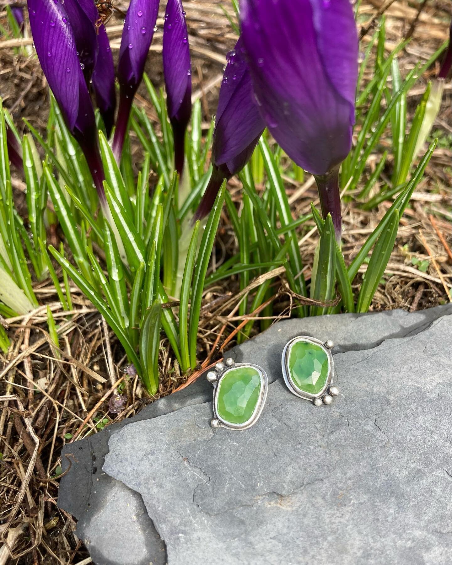 Spring things are happening 💚
#earrings #handmadejewelry #artistmade #contemporaryjewelrydesign #spring #💚