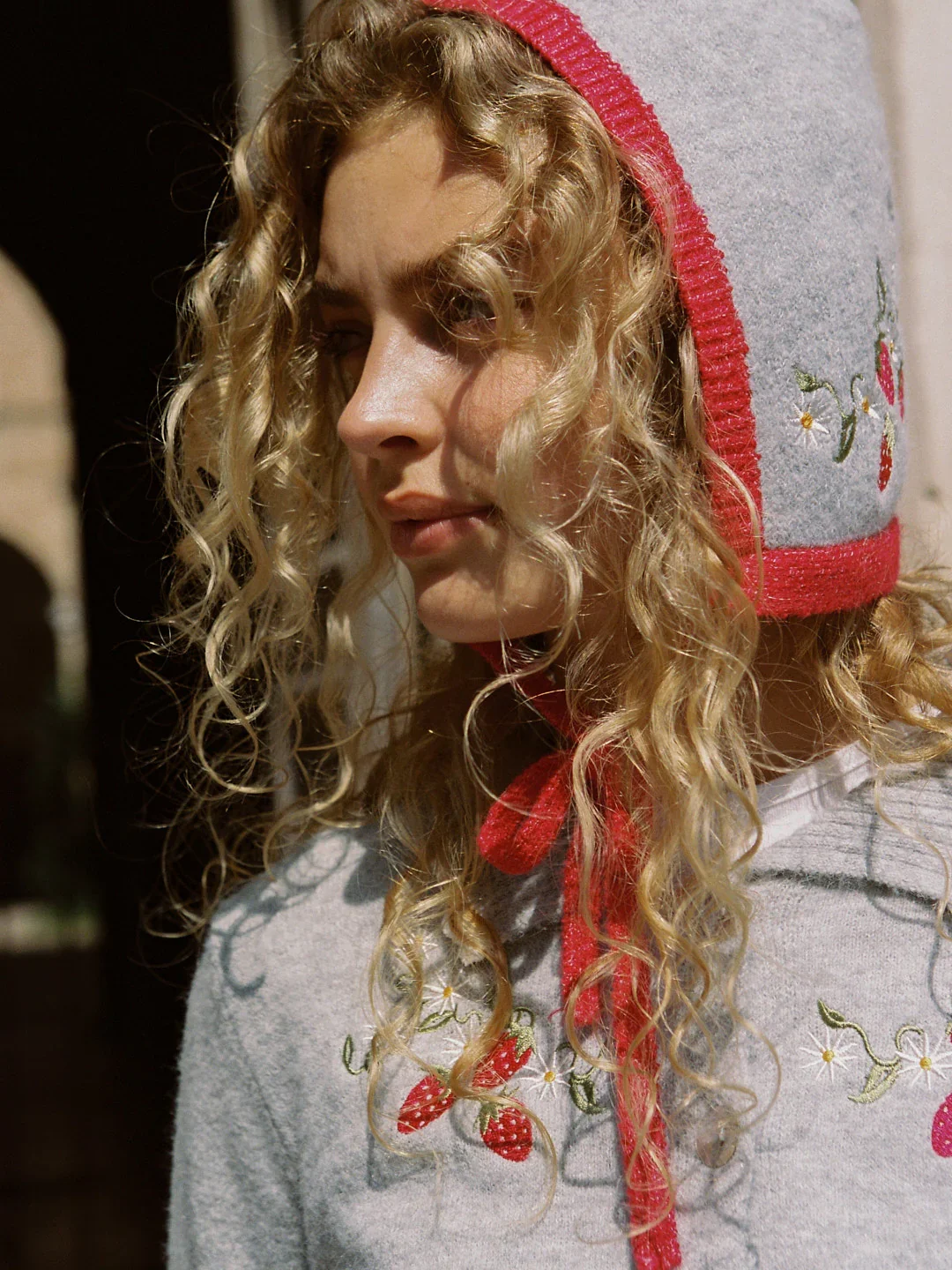 lisa_says_gah_linda_bonnet_strawberry1.webp
