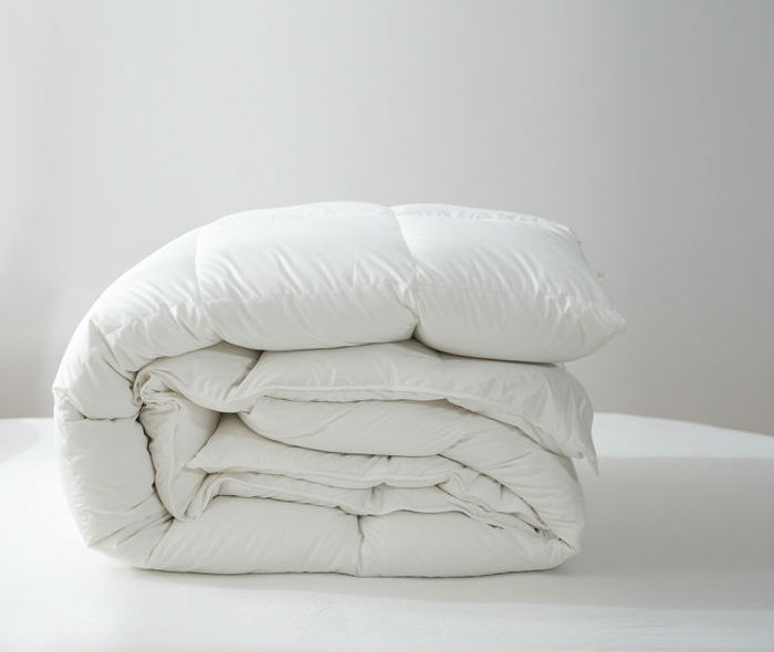 HOMESCAPES King Size Duvet 10.5 Tog, Luxury Ethical Duck Feather & Down Blanket, Anti Allergy 100% Cotton Cover Down-Proof For All Seasons Bedduvets, Washable, RDS & OEKO-TEX Certified