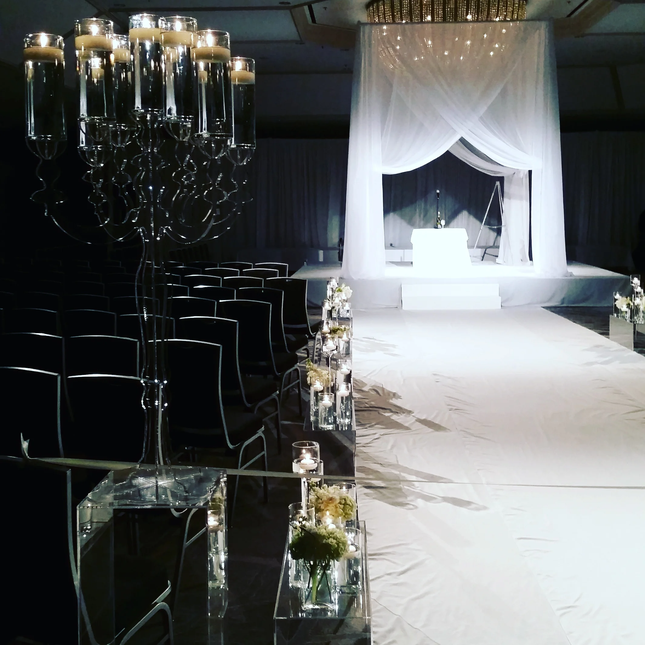 Timeless and Contemporary Elegance A high contrast environment, using elevated embellishments and dramatic lighting set a formal tone for any ceremony.
