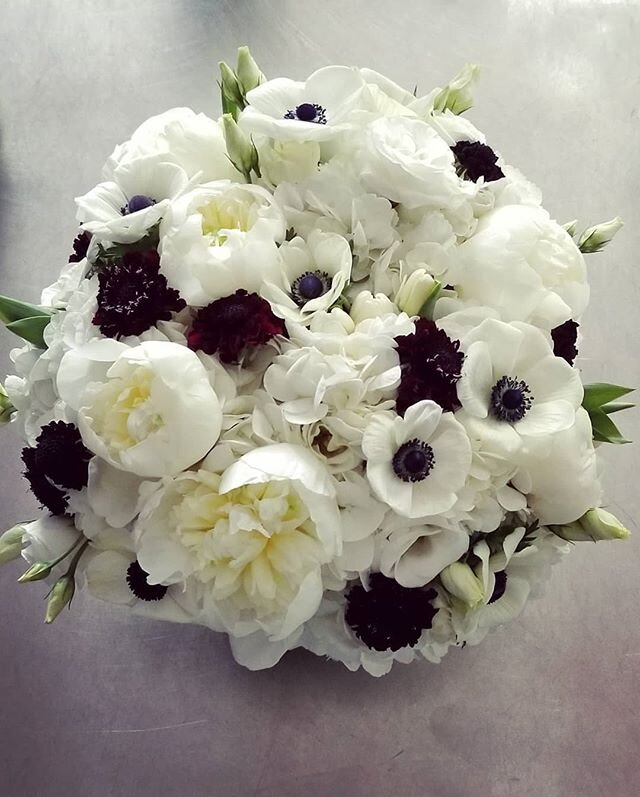 Classic ivory and whites with accents of chocolate and black.
#stemlinecreative 
#chicagoflorist 
#eventflorist 
#flowerdetails 
#flowers 
#whiteanemone 
#peonies 
#hydrangea 
#scabiosa 
#tulips 
#ranunculus 
#lisianthus