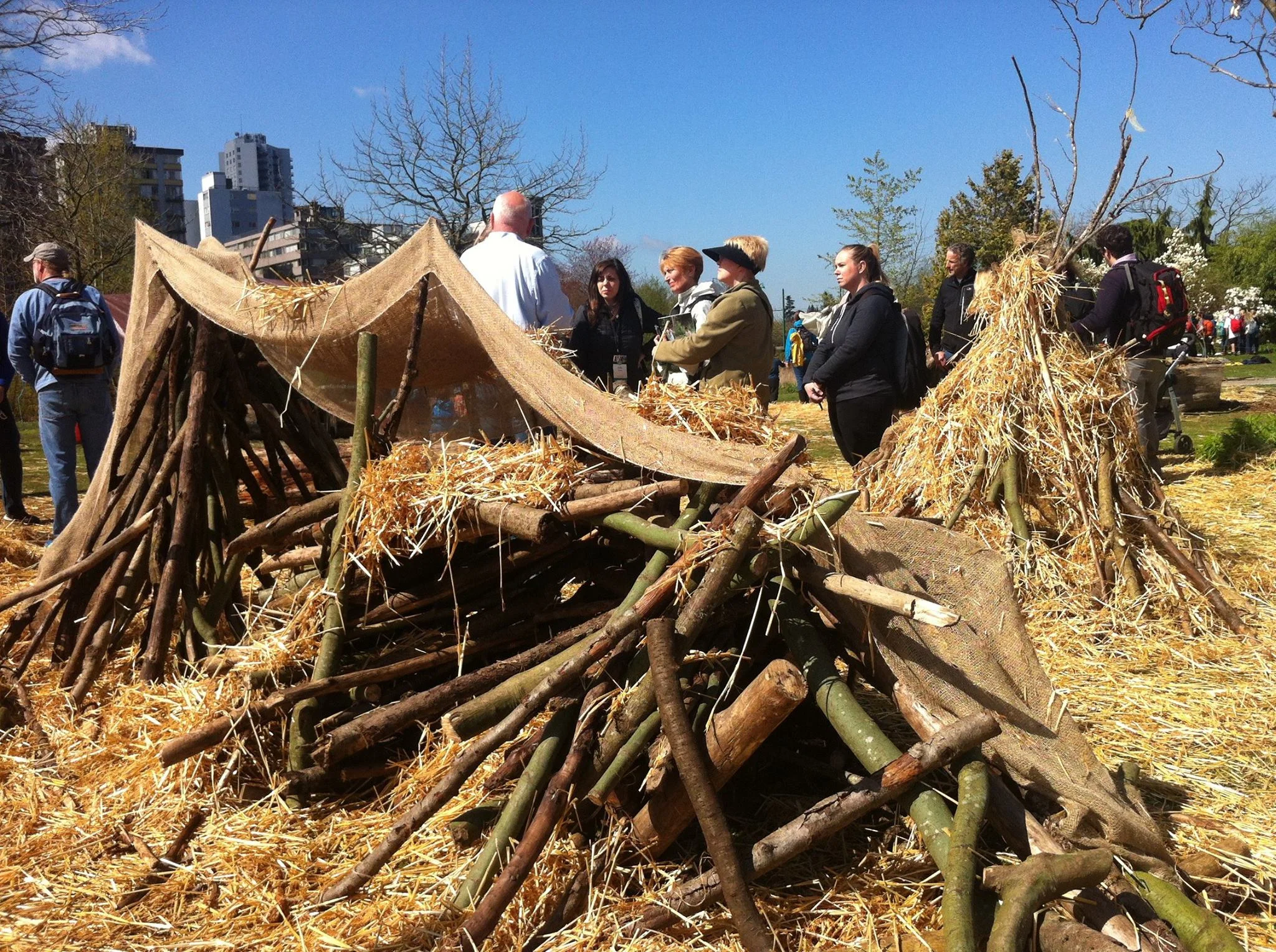 Pop up playground by Bienenstock Natural Playgrounds - Vancouver