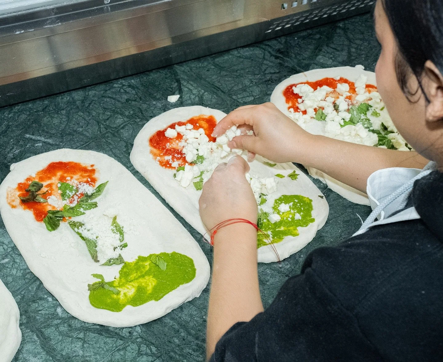 Cheese ➡️ Cook ➡️ Cool

3️⃣ of the steps to making the fan-favorite, Tre Gusti 🍕

👉🏻 And it all starts with SIM&Ograve;&rsquo;s house made sauces &amp; hand milled mozzarella! 👈🏻

📸: @yelpelitesquad 

#simopizza #90secondstonapoli #pizzanapolet