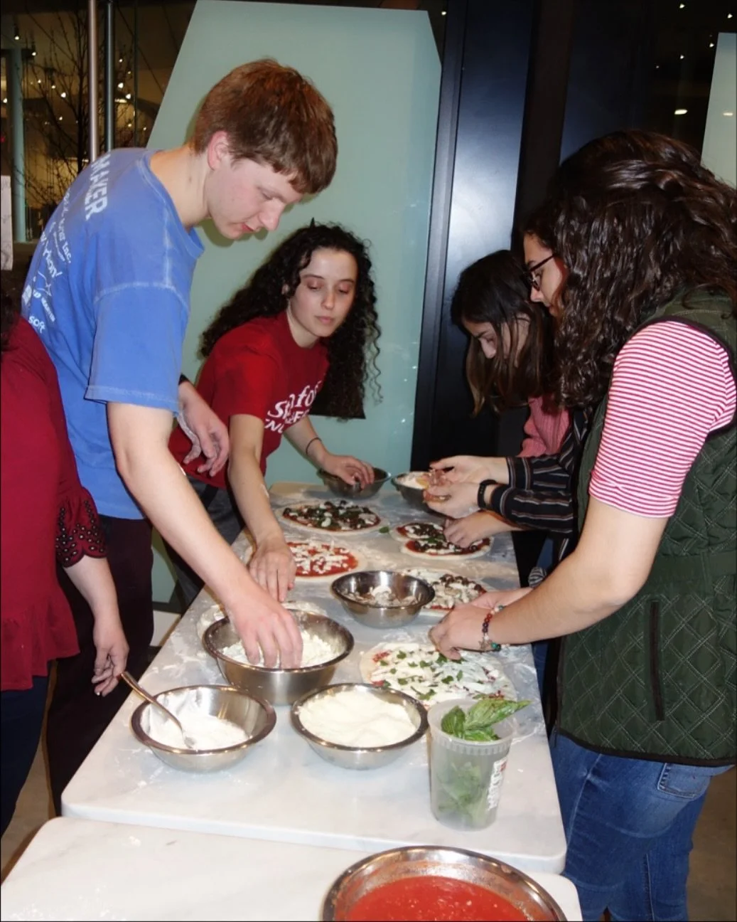 🎊 Make your next party a pizza-making party! 

When you&rsquo;re looking to plan your next family outing or office bonding night &mdash; consider SIM&Ograve; Pizza 💚 We have options available for groups of all sizes and budgets, and our knowledgeab