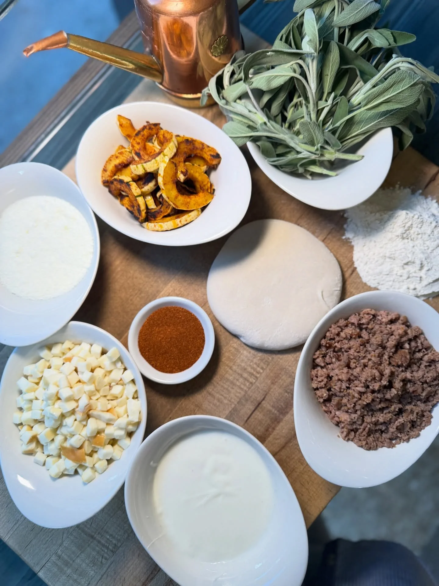 Autunno is in full swing! 🍂 You know what that means&hellip;

A new SIM&Ograve; Pizza Speciale is floating your way soon. Made with all authentic ingredients of fresh Fall flavors, something tells us you&rsquo;re definitely going to want to get your