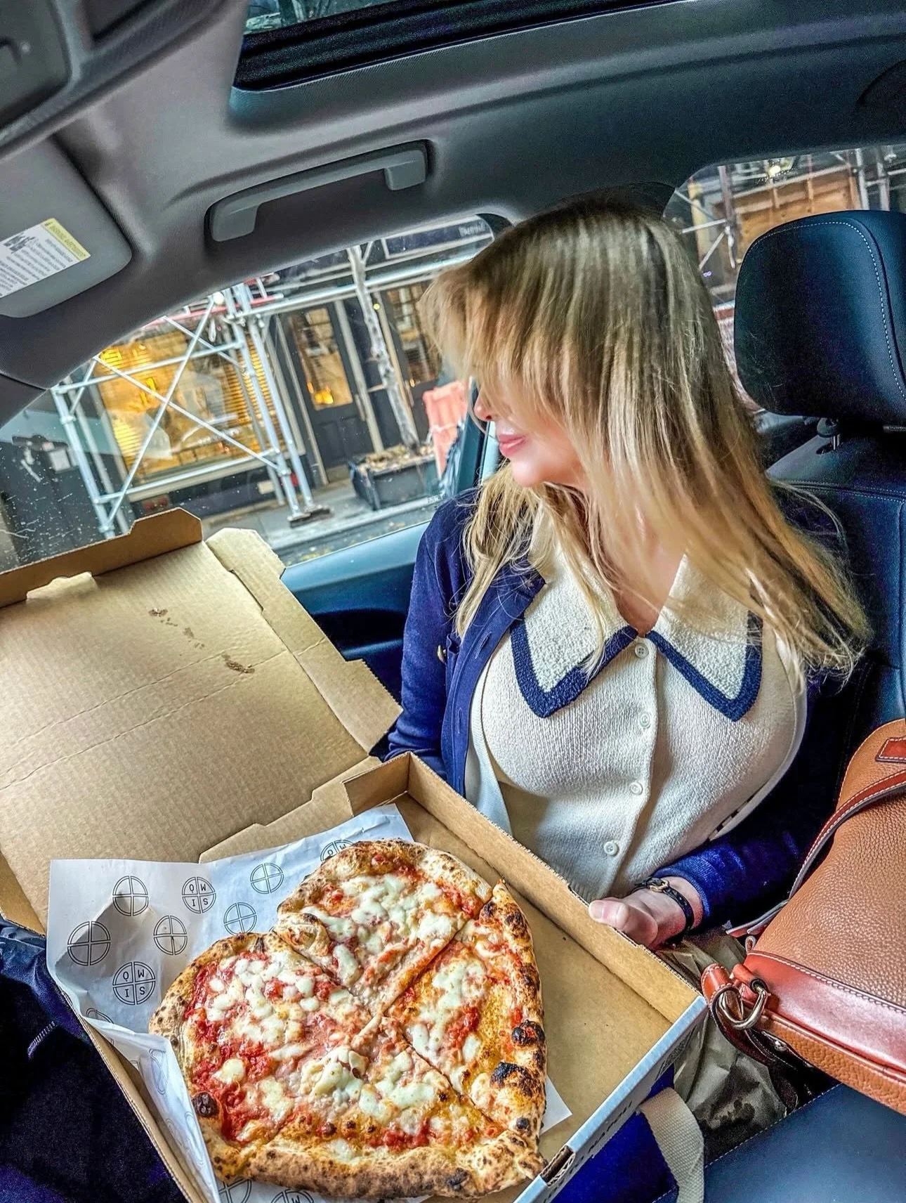 ➡️ SWIPE through a SIM&Ograve; Fall! 🍂

As we officially welcome in Wintertime, it&rsquo;s time now to share some of YOUR best pizza pics from the past season! 

📸1: @pizzaandbeaches 
📸2: @kaelynofranco 
📸3: @alannasartstudio 
📸4: @silveratx 
📸