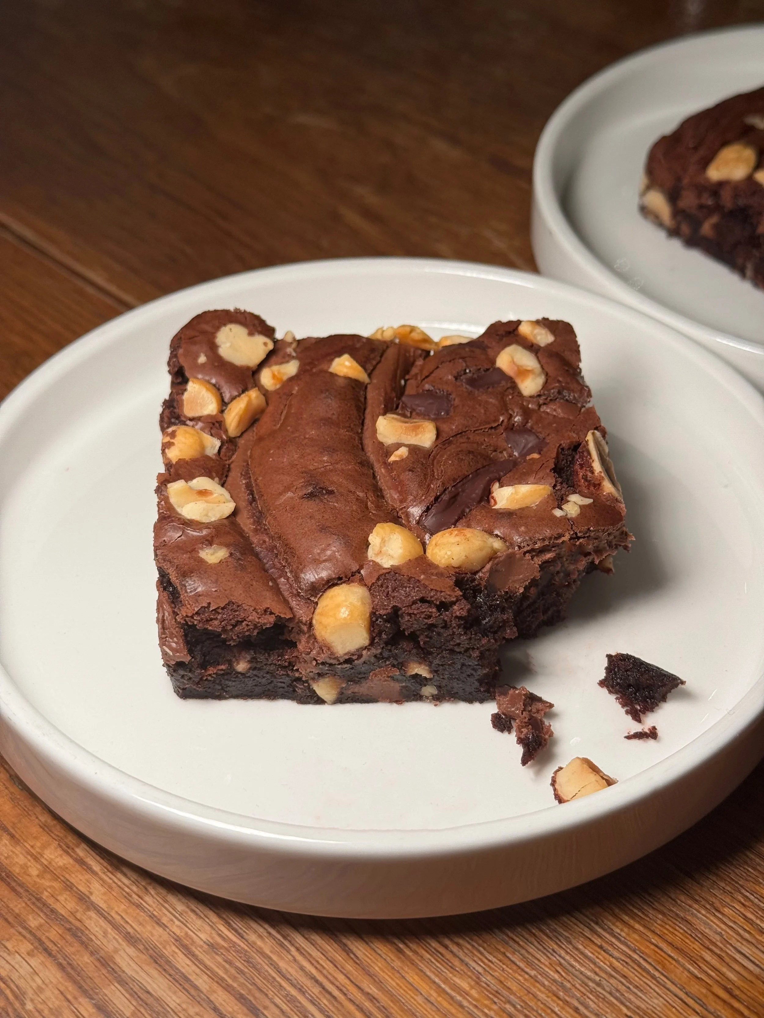 We&rsquo;ll save you a bite 😉🍫

Our Gianduja Brownie &ndash; made in-house with dark chocolate, nutella, and hazelnuts &ndash;&nbsp;is one to be savored and enjoyed. Give it a try and let us know what you think!

#simopizza #chocolatebrownie #nycde
