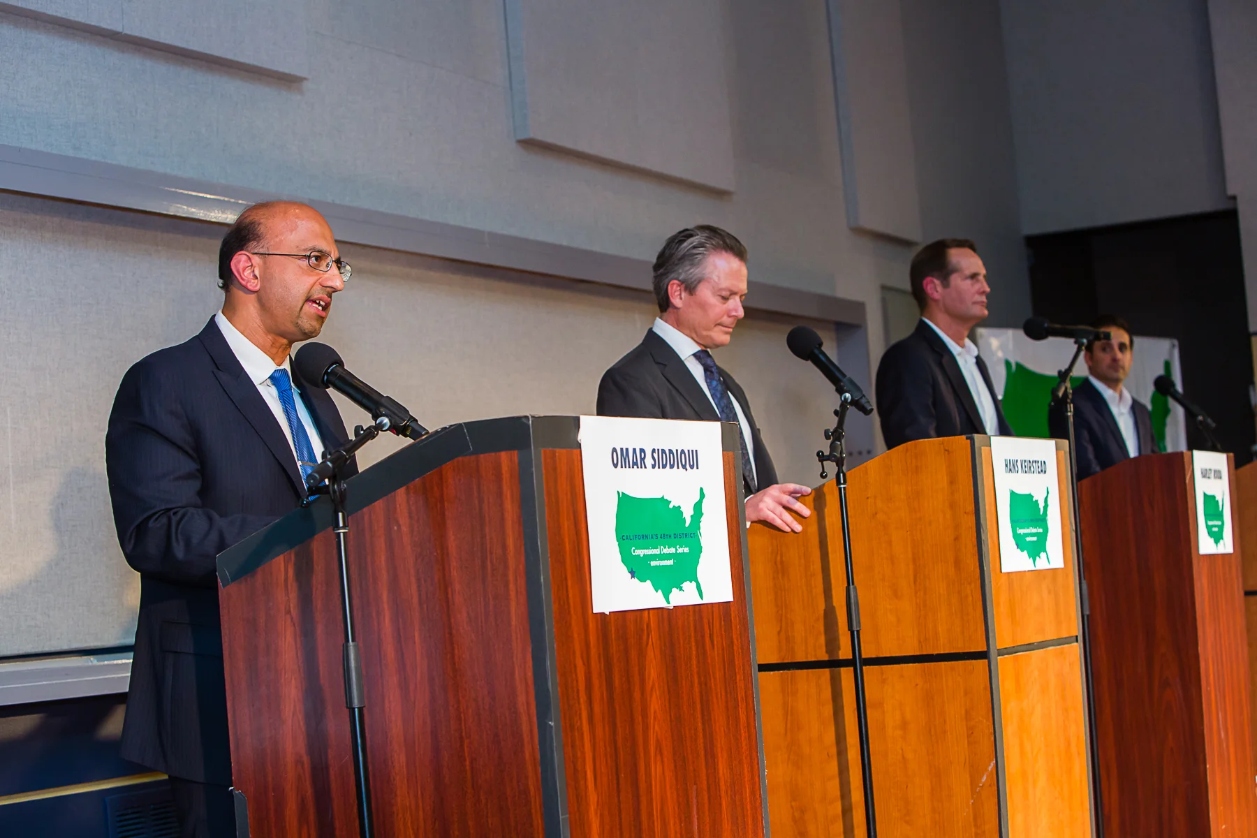 1282_180403 IndivisibleOC48 Debate2-4x6.jpg