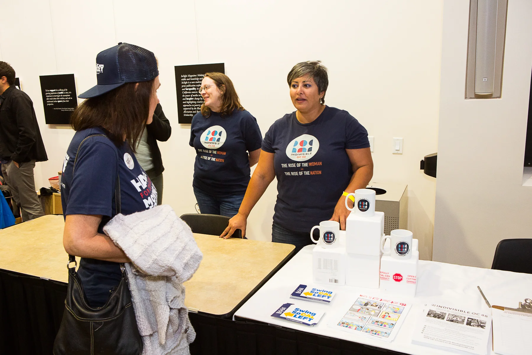 2053_180423_IndivisibleOC48_Debate3-4x6.jpg