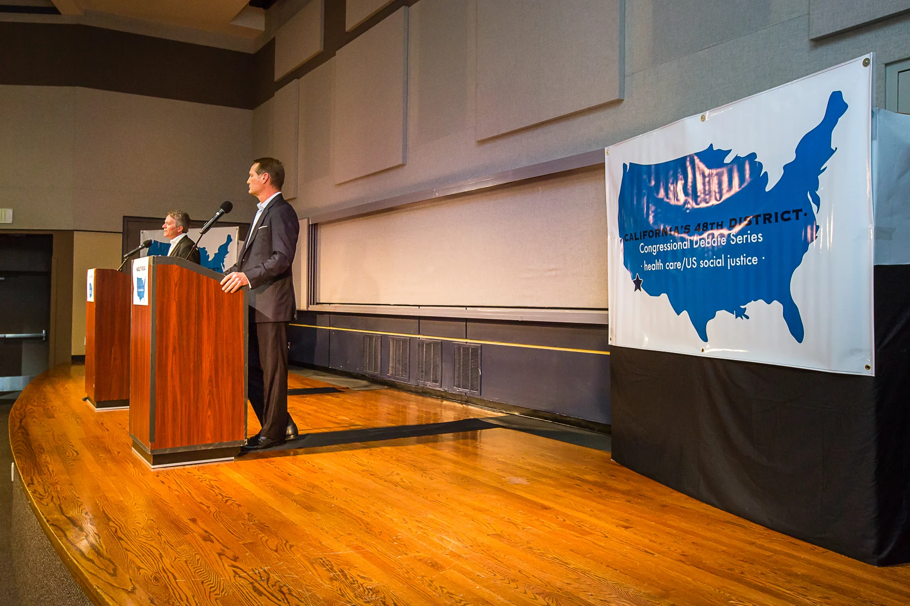 2273_180423_IndivisibleOC48_Debate3-4x6.jpg