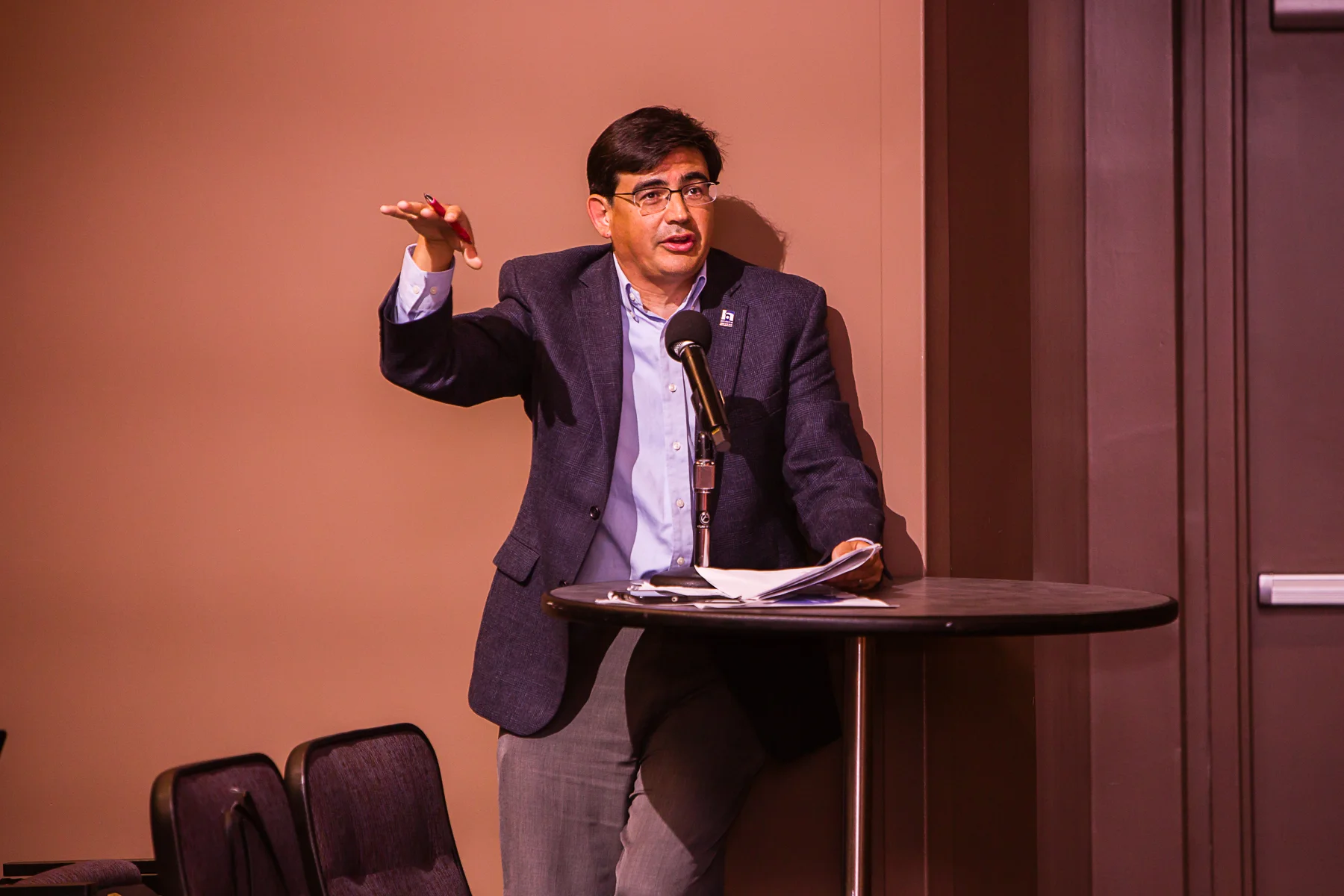 2290_180423_IndivisibleOC48_Debate3-4x6.jpg
