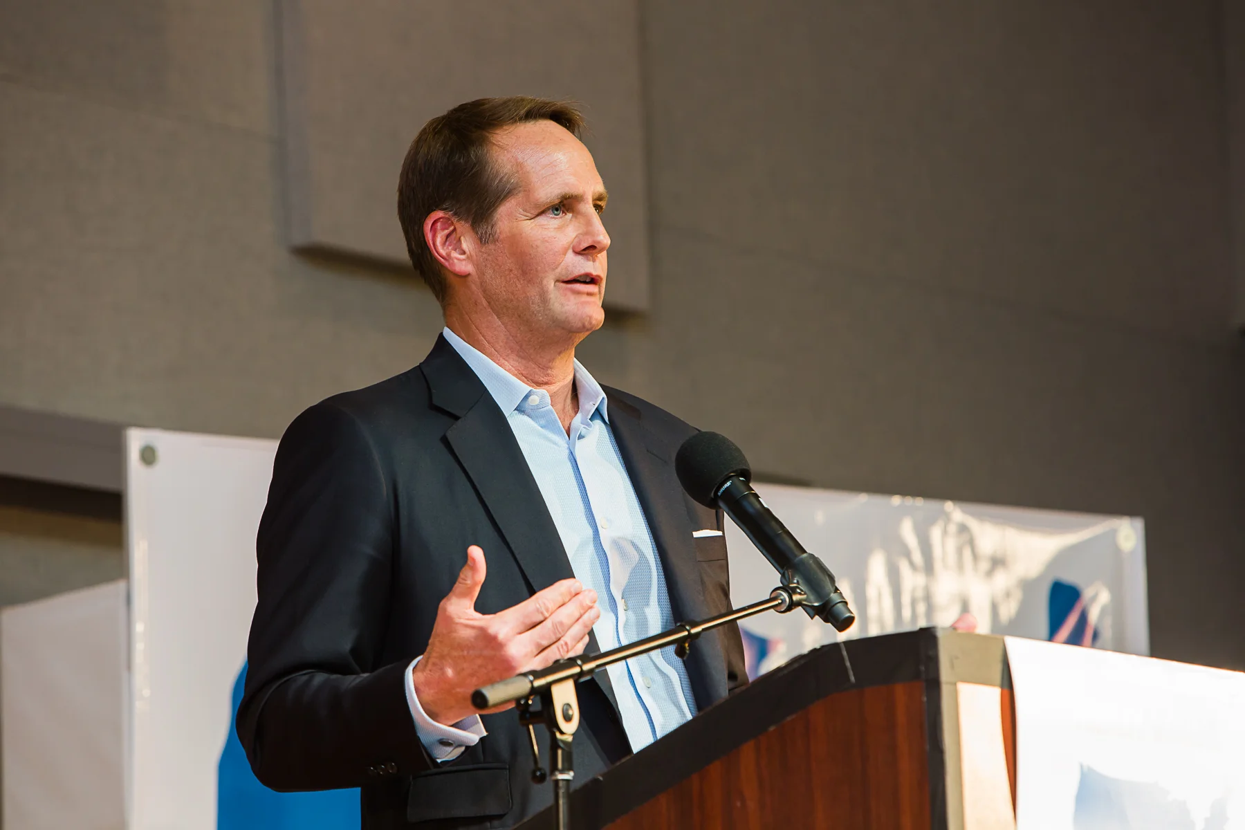 2330_180423_IndivisibleOC48_Debate3-4x6.jpg