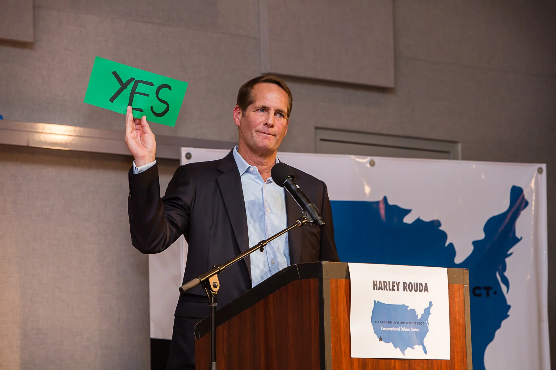 2383_180423_IndivisibleOC48_Debate3-4x6.jpg