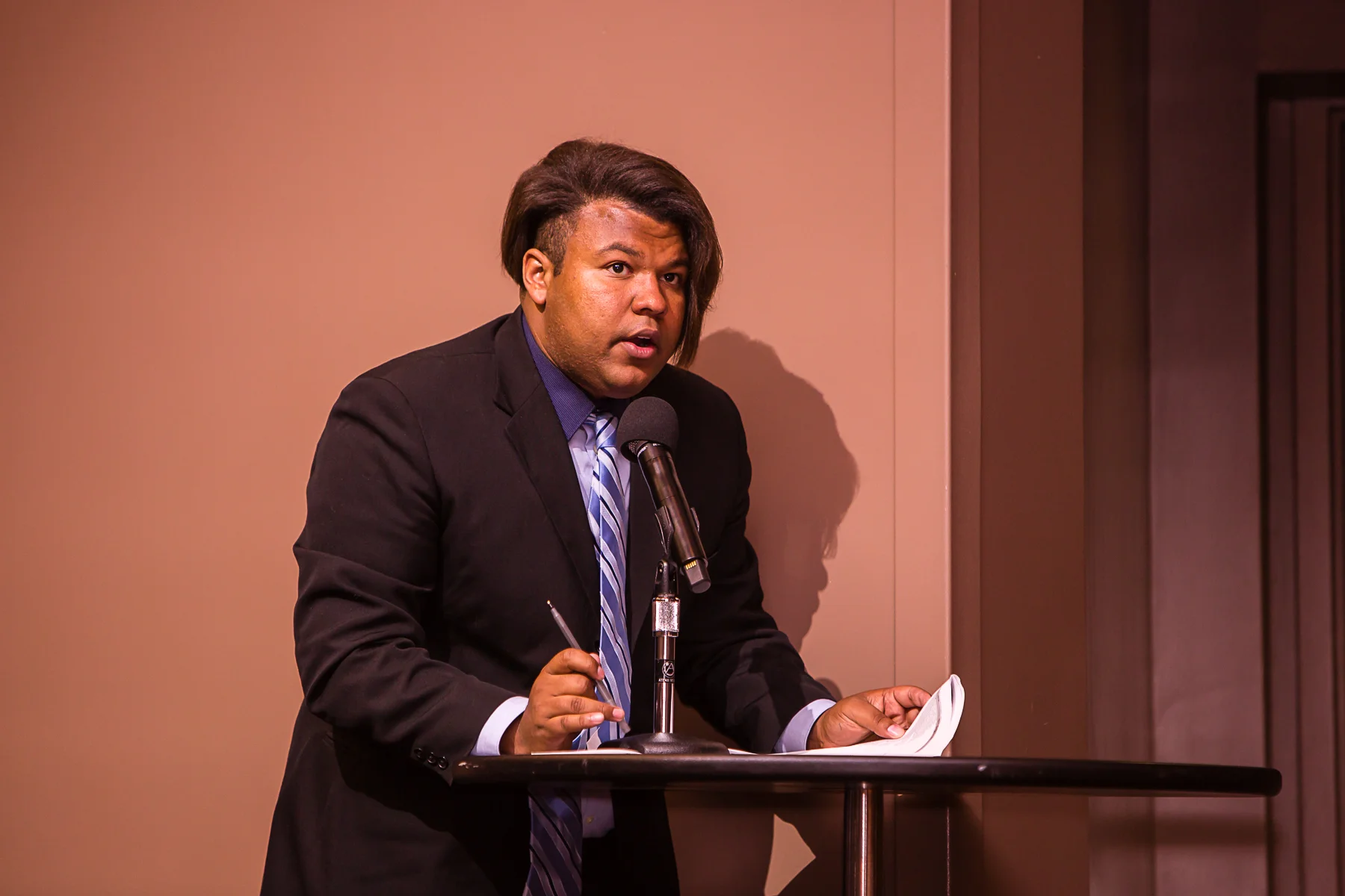 2431_180423_IndivisibleOC48_Debate3-4x6.jpg