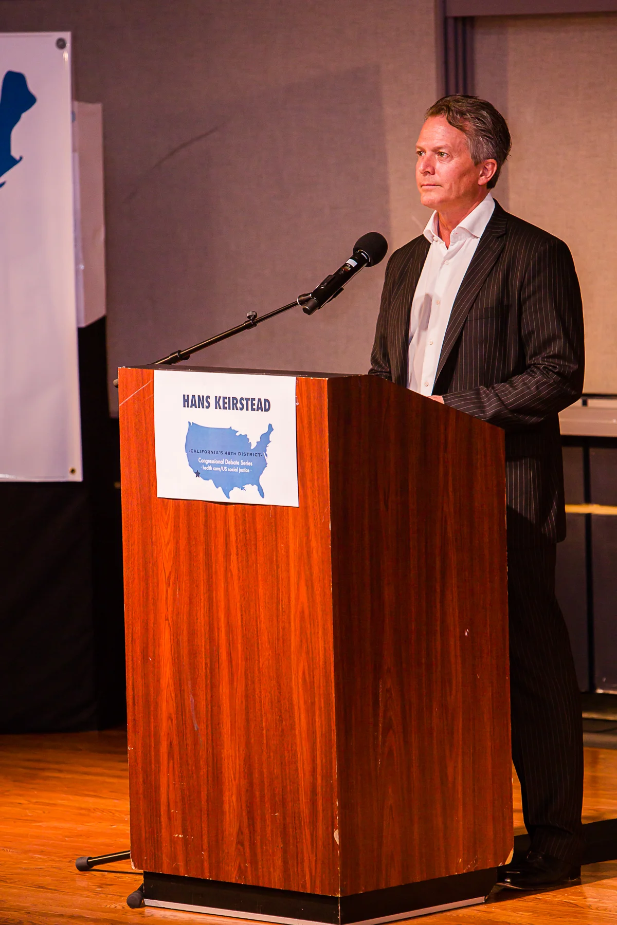 2444_180423_IndivisibleOC48_Debate3-4x6.jpg