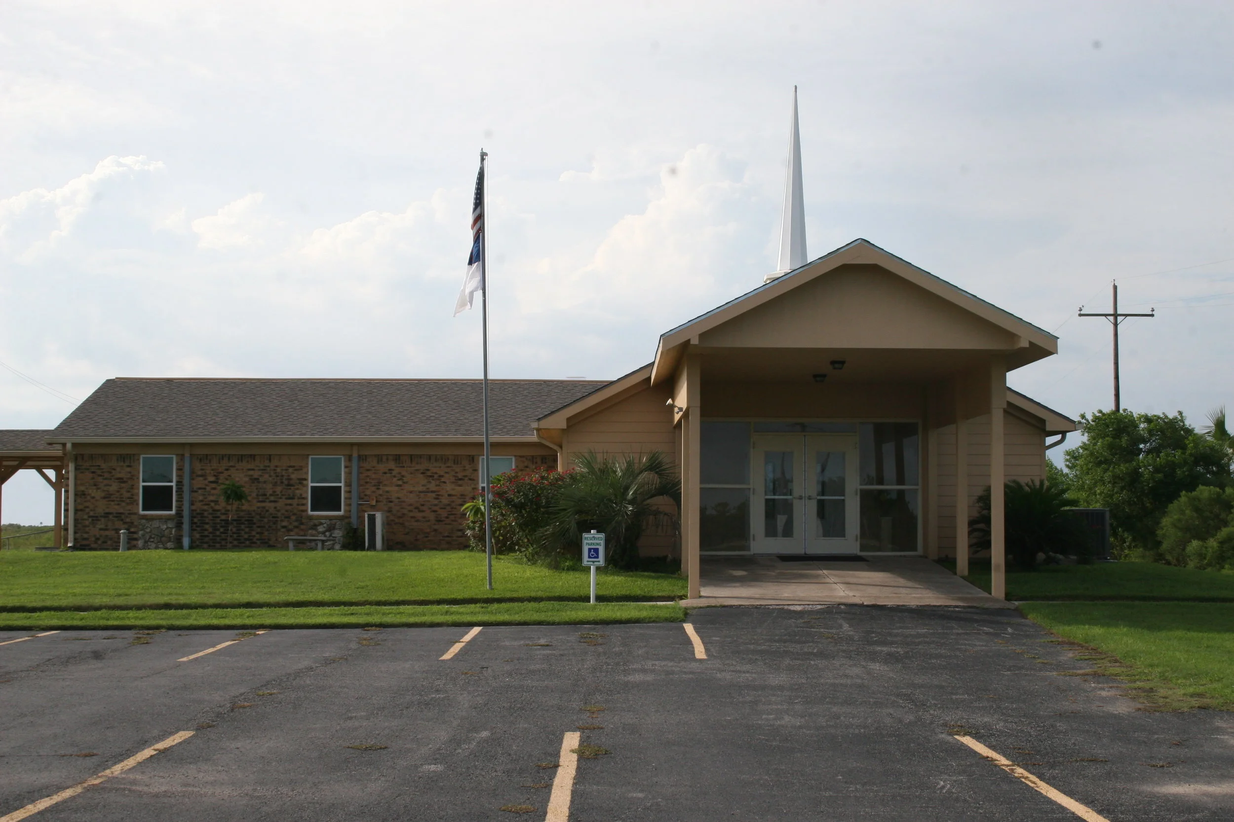 Bay Vue front of church.JPG