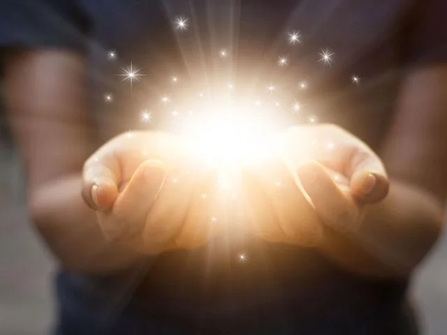 hands-light-spirit_SI.jpg