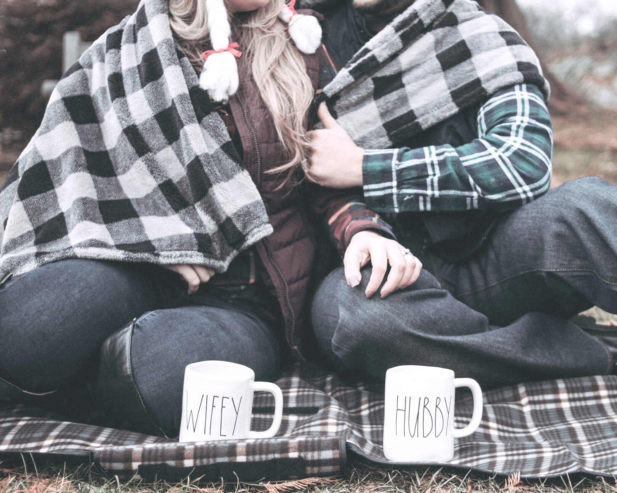 camping+couple+with+mugs+rodolfo-sanches-carvalho-471269-unsplash.jpg