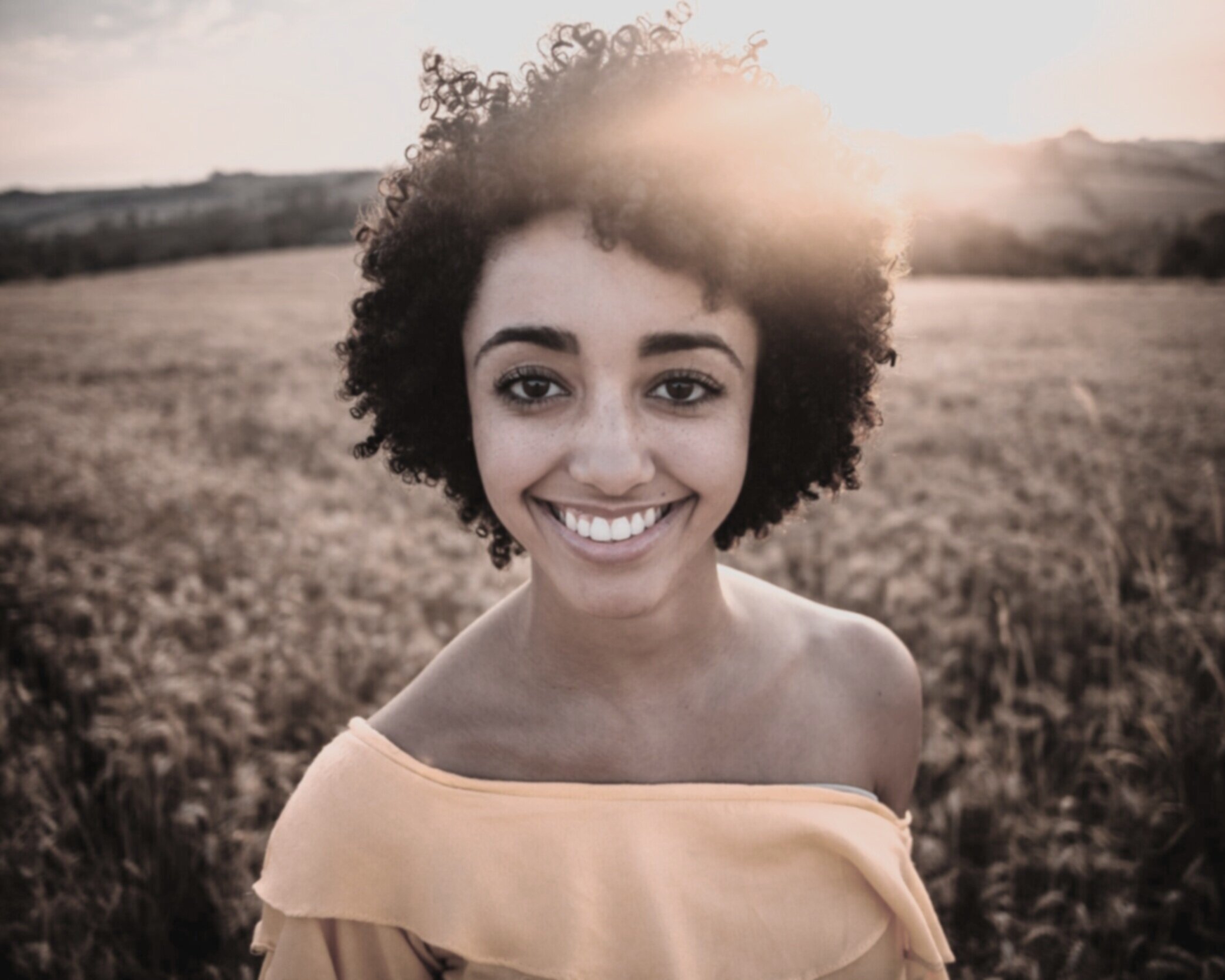 woman+in+sunlight+field-guilherme-stecanella-375176-unsplash.jpg