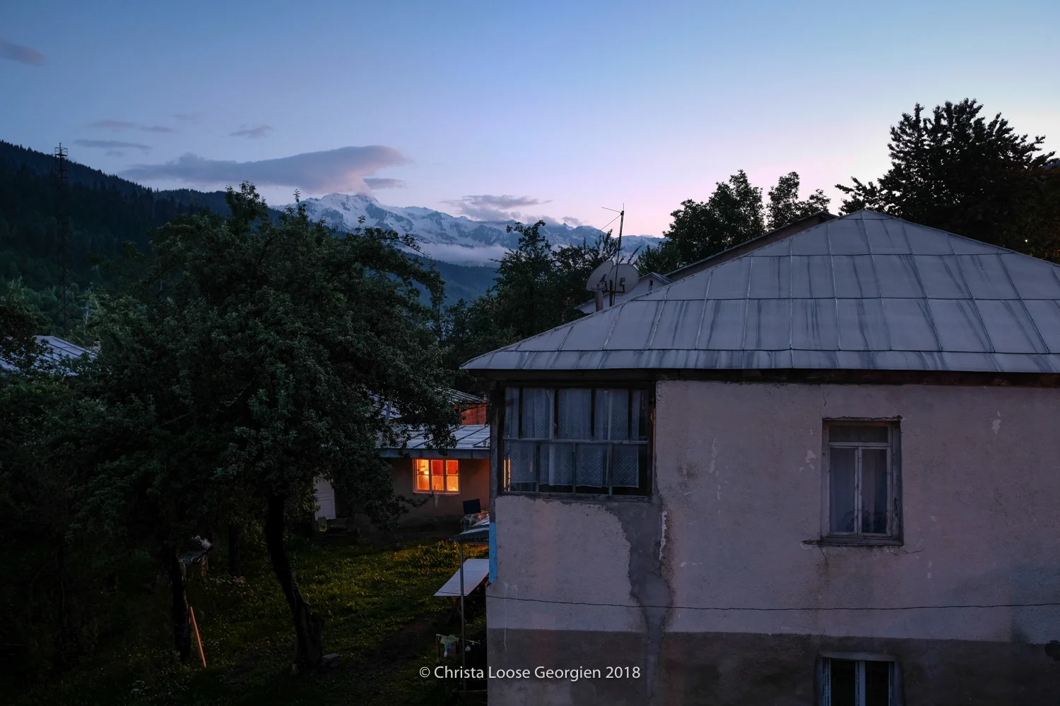 2018-06-Georgien-Tsalenjikha-Kirche-9115.jpg