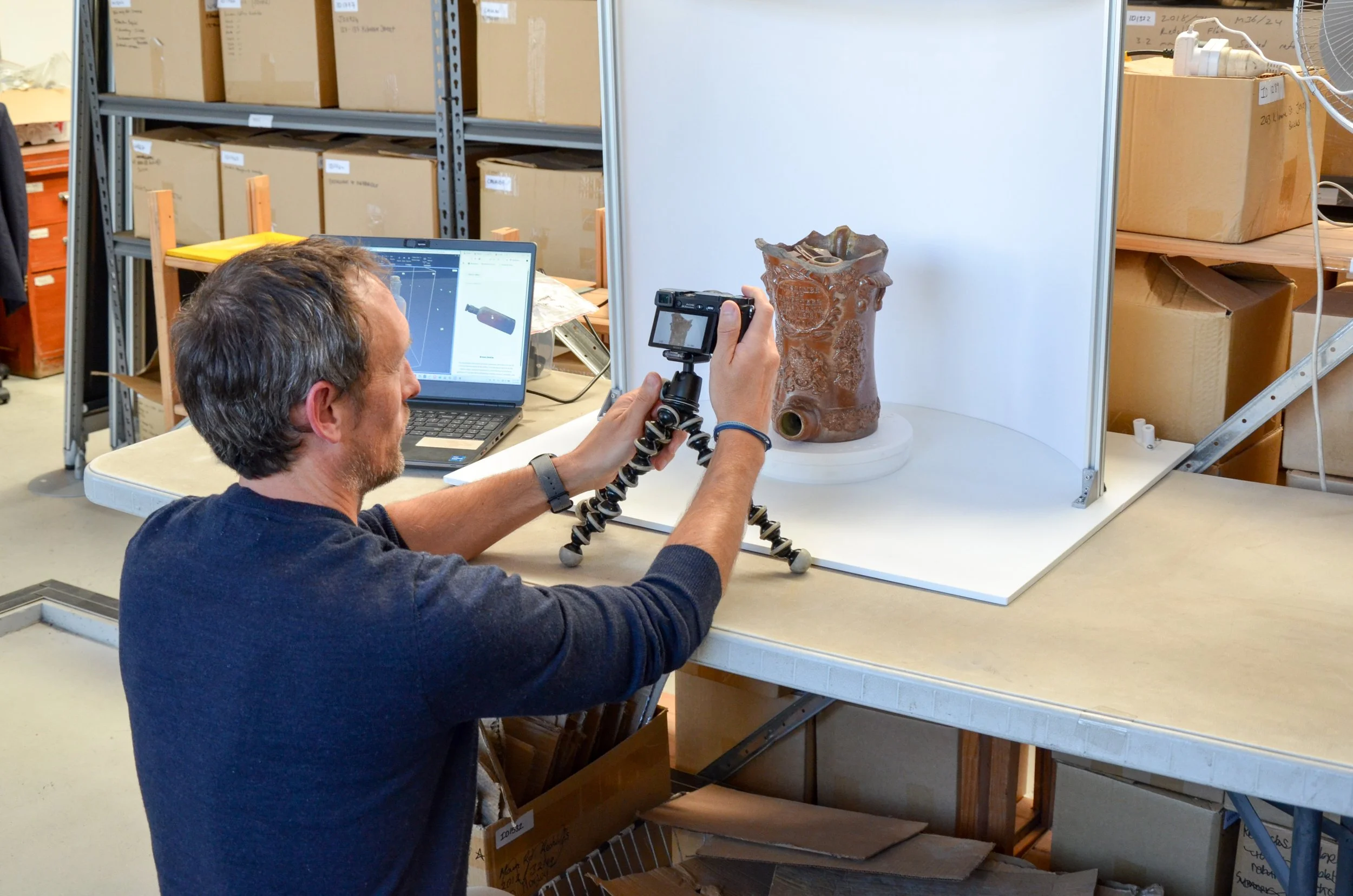 Scanning an artefact