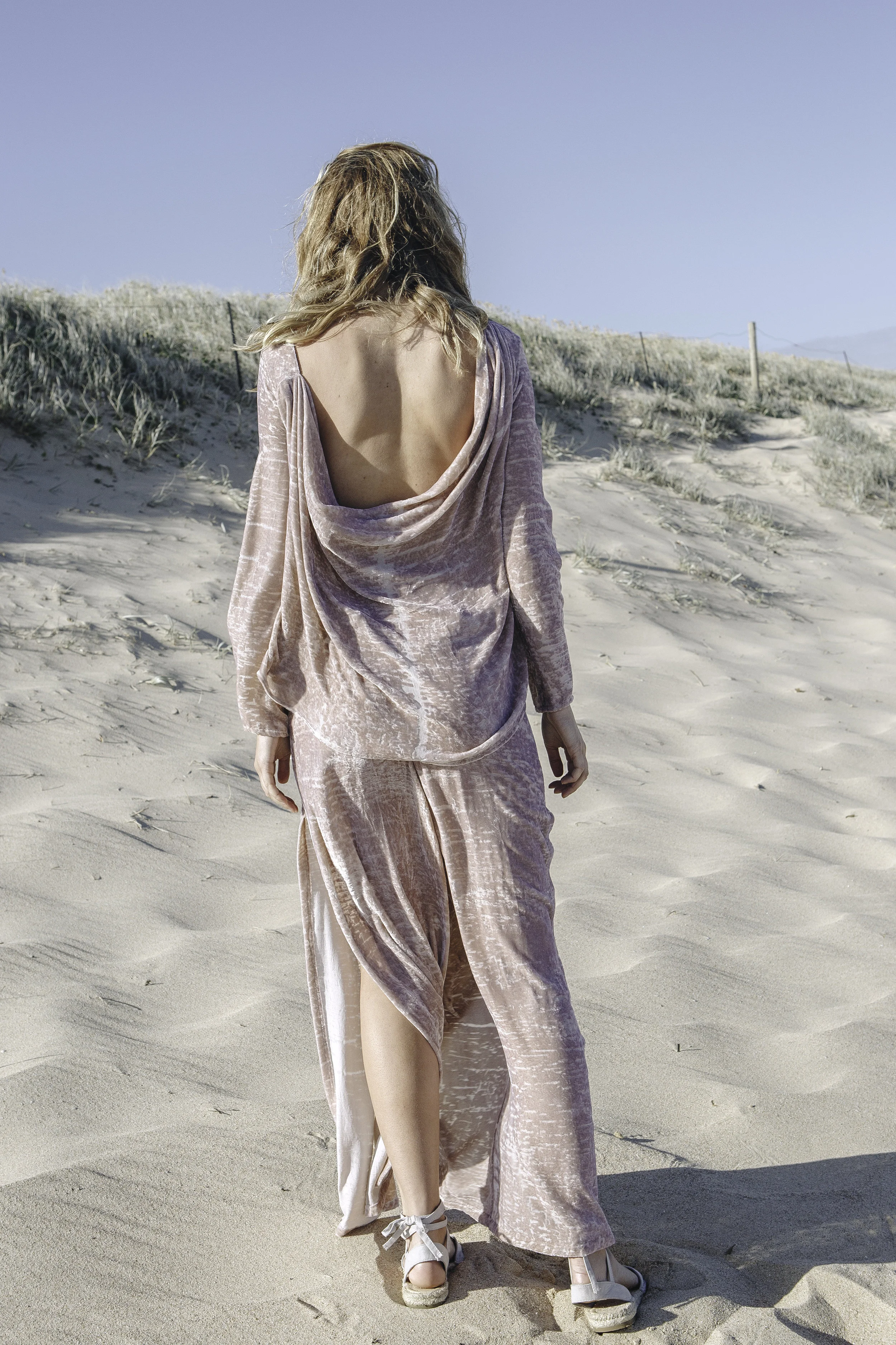 LONG SLEEVE COLLAPSE BACK VELVET TOP HIGH WAISTED SIDE SPLIT VELVET PANTS IN SOFT BLOSSOM