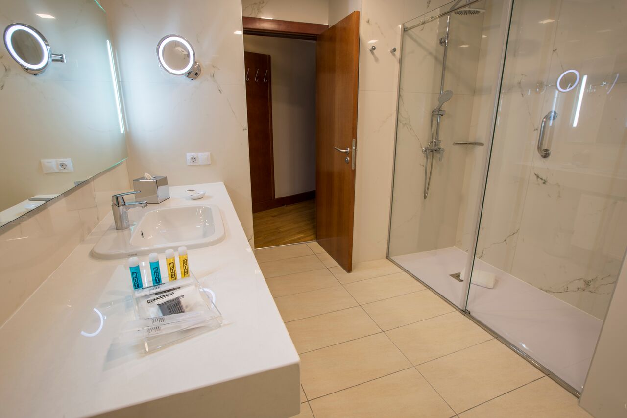 Family sized bathroom