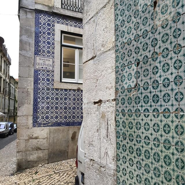 TBT to my last trip to Portugal... wandering the streets of Lisbon on a day off... inspiration around every corner 💙