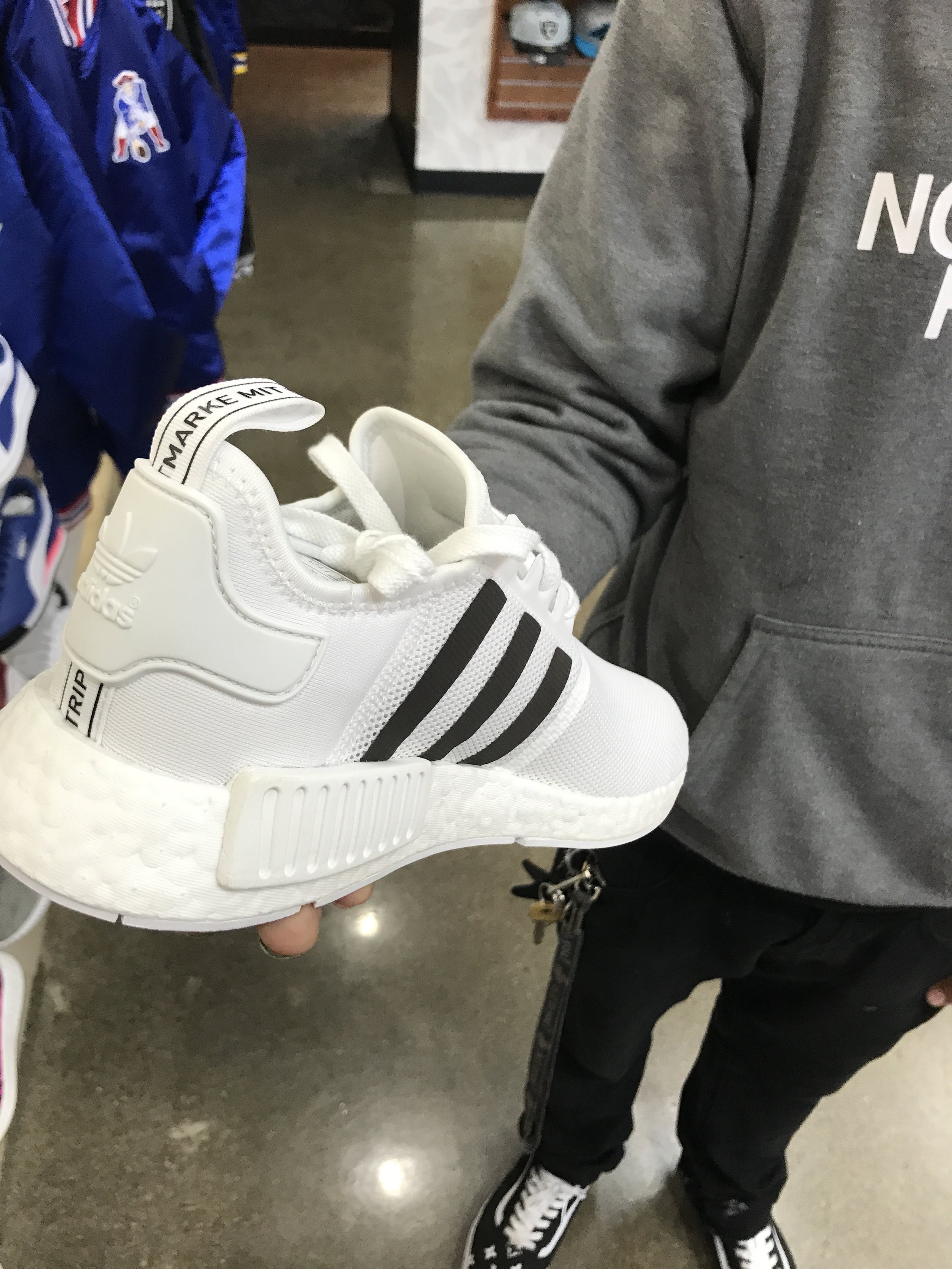 adidas shoes change color stripes