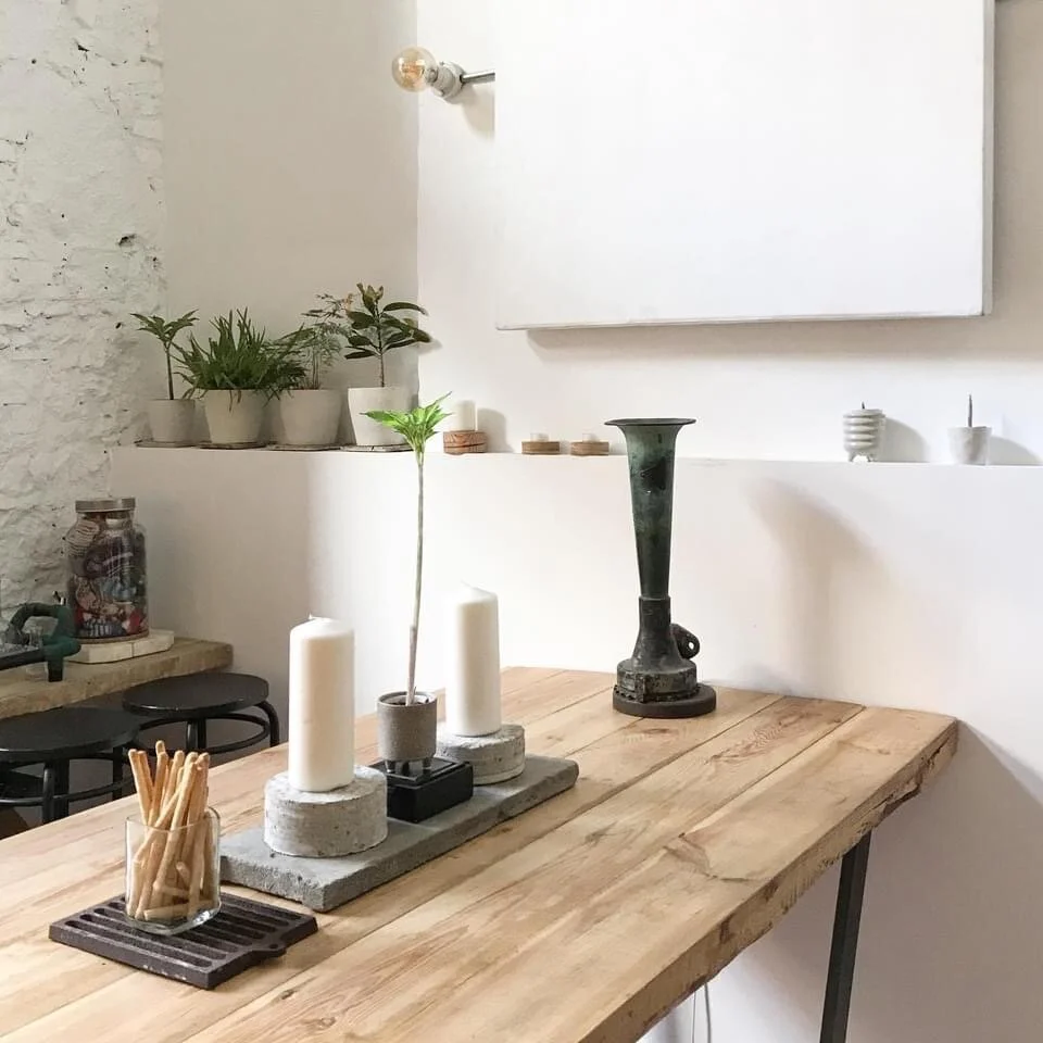 The Savranskiy Massivholz Dinner Table