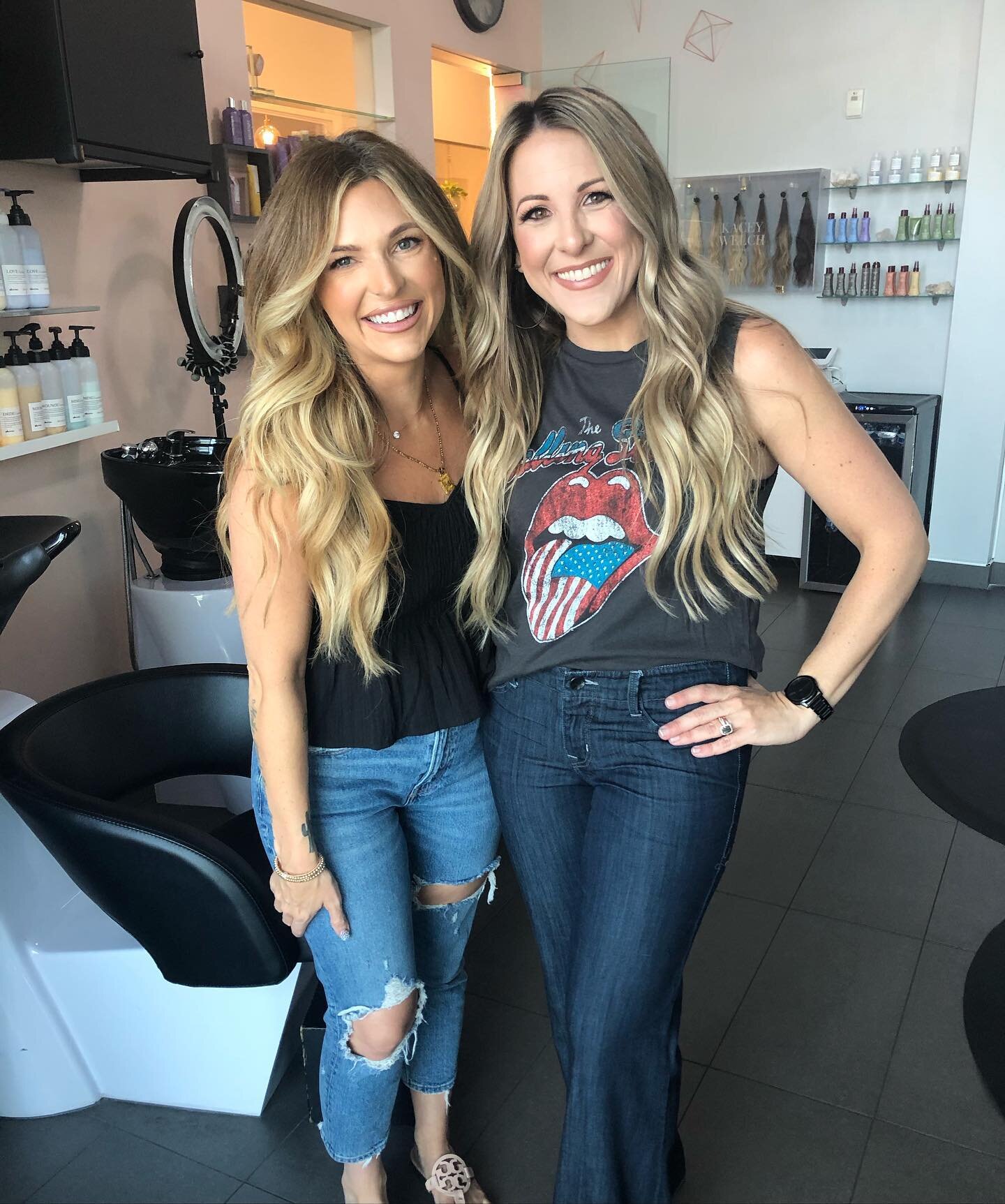 If you don&rsquo;t know about this woman yet you need to! Meagan- @sheismeaganlee Is one of the most genuine boss babes I know! She does it all and all so well! I did a content shoot today for my Salon @titaniumsalonaz and Meagan did mine and the tea