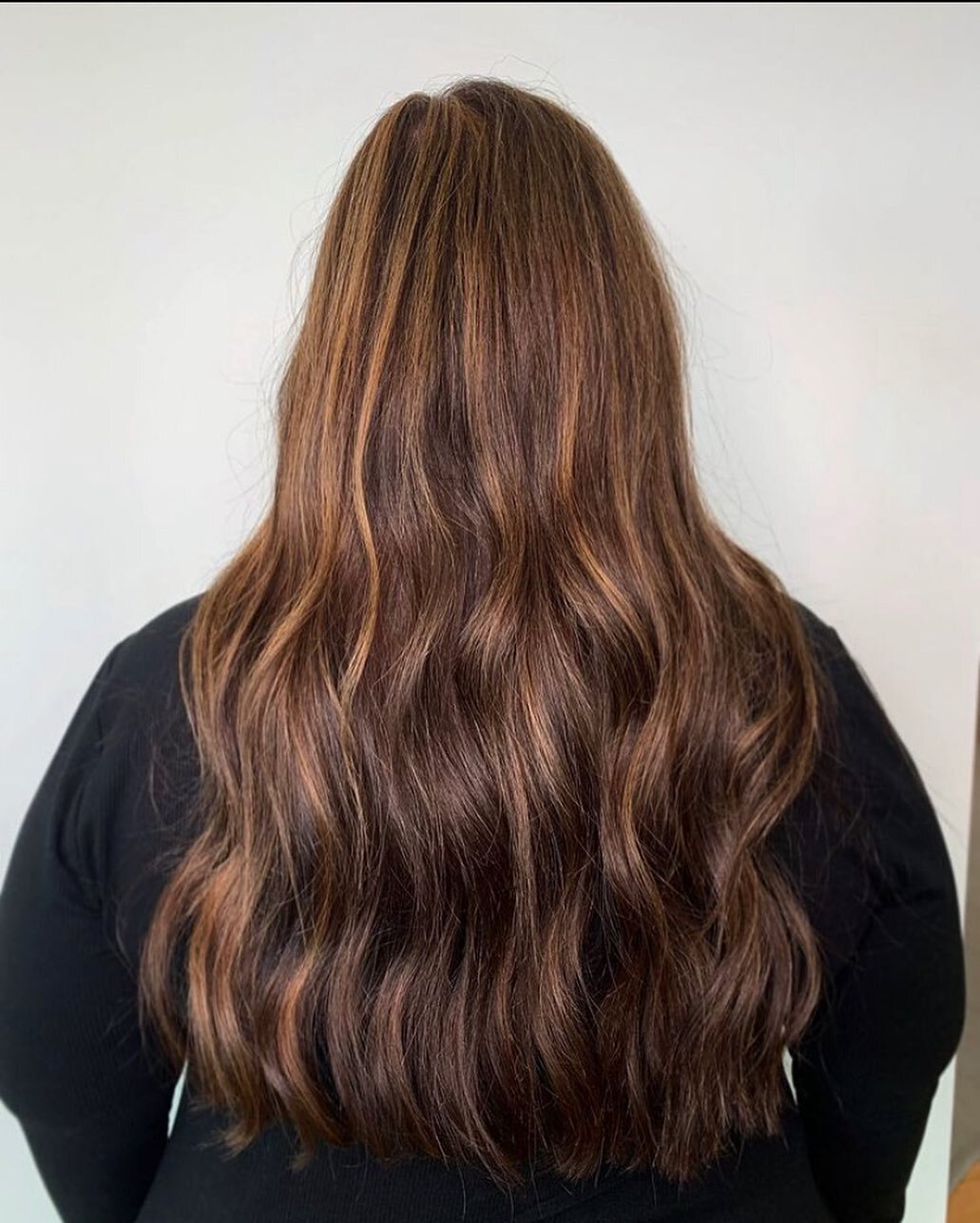 Beautiful caramel highlights! ❤️
Hair by DeeDee ( @theblondebuzzz )
#brunettehaircolor #brunettehair #brunette #brunettebalayage #brunettesofinstagram #brunettebeauty #brunettegirl #haircolor #balayage #dimensionalbrunette #hair #brunettehighlights #