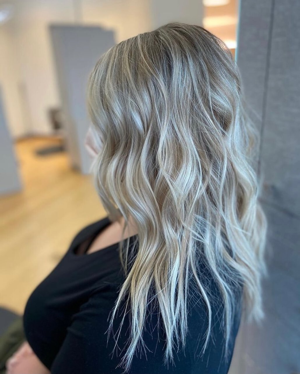 Bright and beautiful!!
Hair by Lyndse ( @blush_bobbypins )
#blondegirl #instahair #foilayage #mastersofbalayage #balayageartists #licensedtocreate #hairoftheday #haircolorist #colormelt #healthyhair #balayagespecialist #hairextensions #balayagedandpa