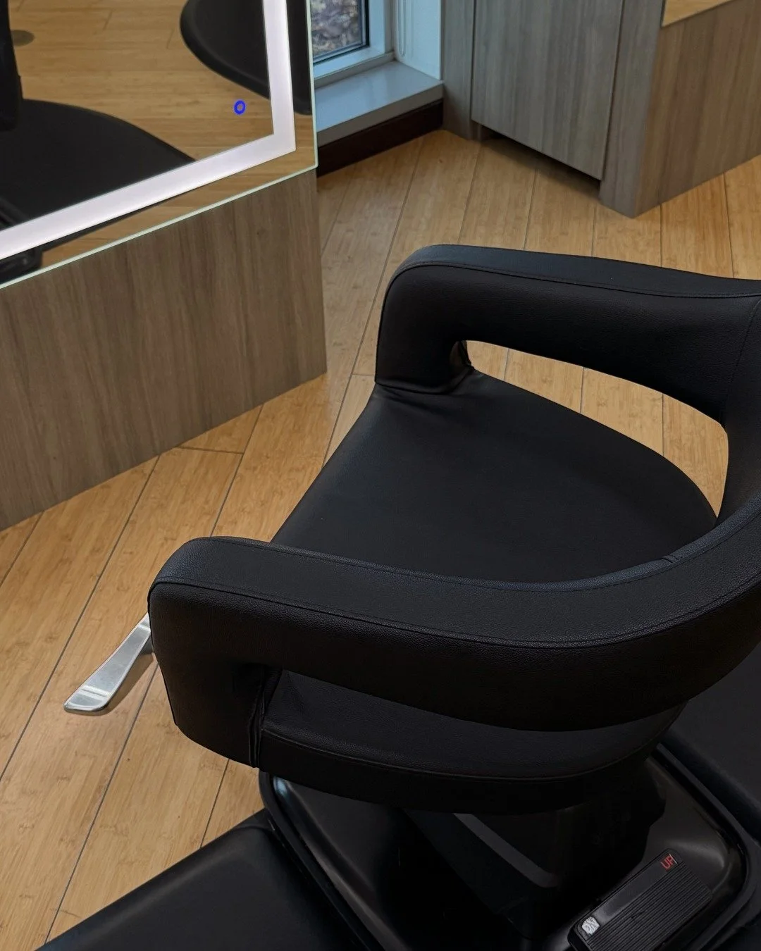 It&rsquo;s the little details ✨
ㅤ
Every step, every product, every touch is done with intention 🤍
ㅤ
#aniusalon #madisonwi #madisonsalon #kerastase #madisonhair