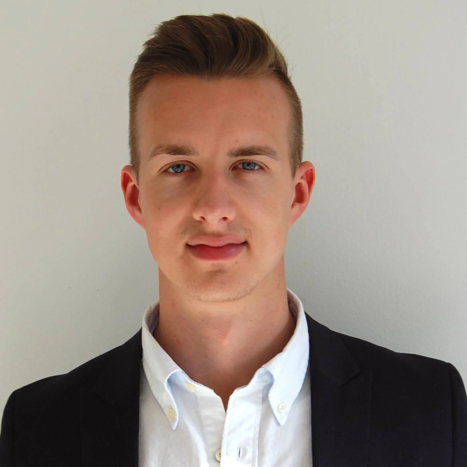 Lukas Leander Lukas is an ICT Engineer working as a sales engineer at Nok9. lukas.leander@openhack.io