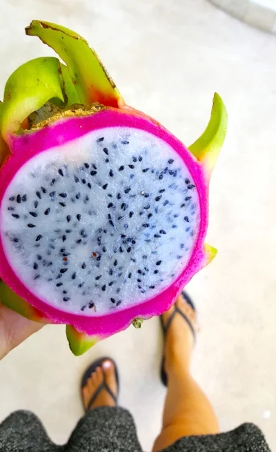 Isn't this dragon fruit beautiful??! And there are NO artificial colors. 