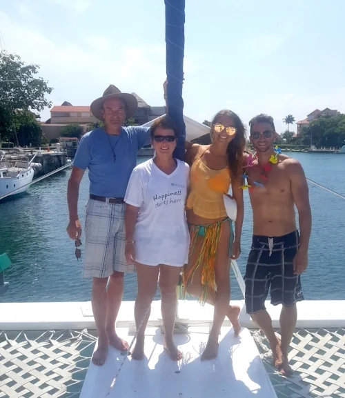 Our catamaran snorkel trip- 4 hours of sunbathing, snorkeling, dancing (that's the party skirt I was given by the captain lol), eating, drinking and enjoying the gift of LIFE :)