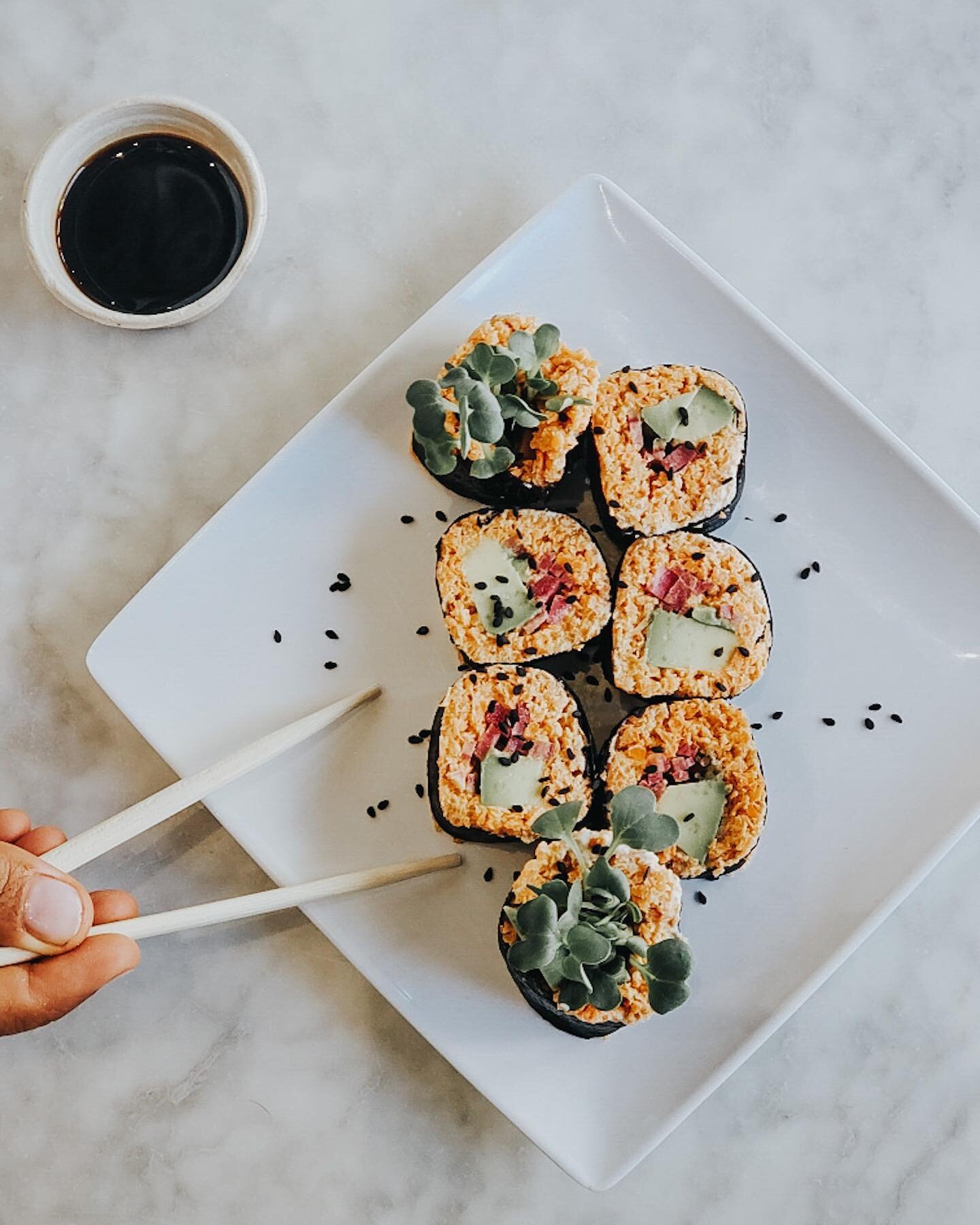 Sexy Swaps! 💋 That&rsquo;s the name I came up with for healthier variations on the food &amp; drinks we all crave... that don&rsquo;t always leave us feeling 💯. I&rsquo;m a sushi lover so when trying to go a little lighter with it, I am obsessed wi