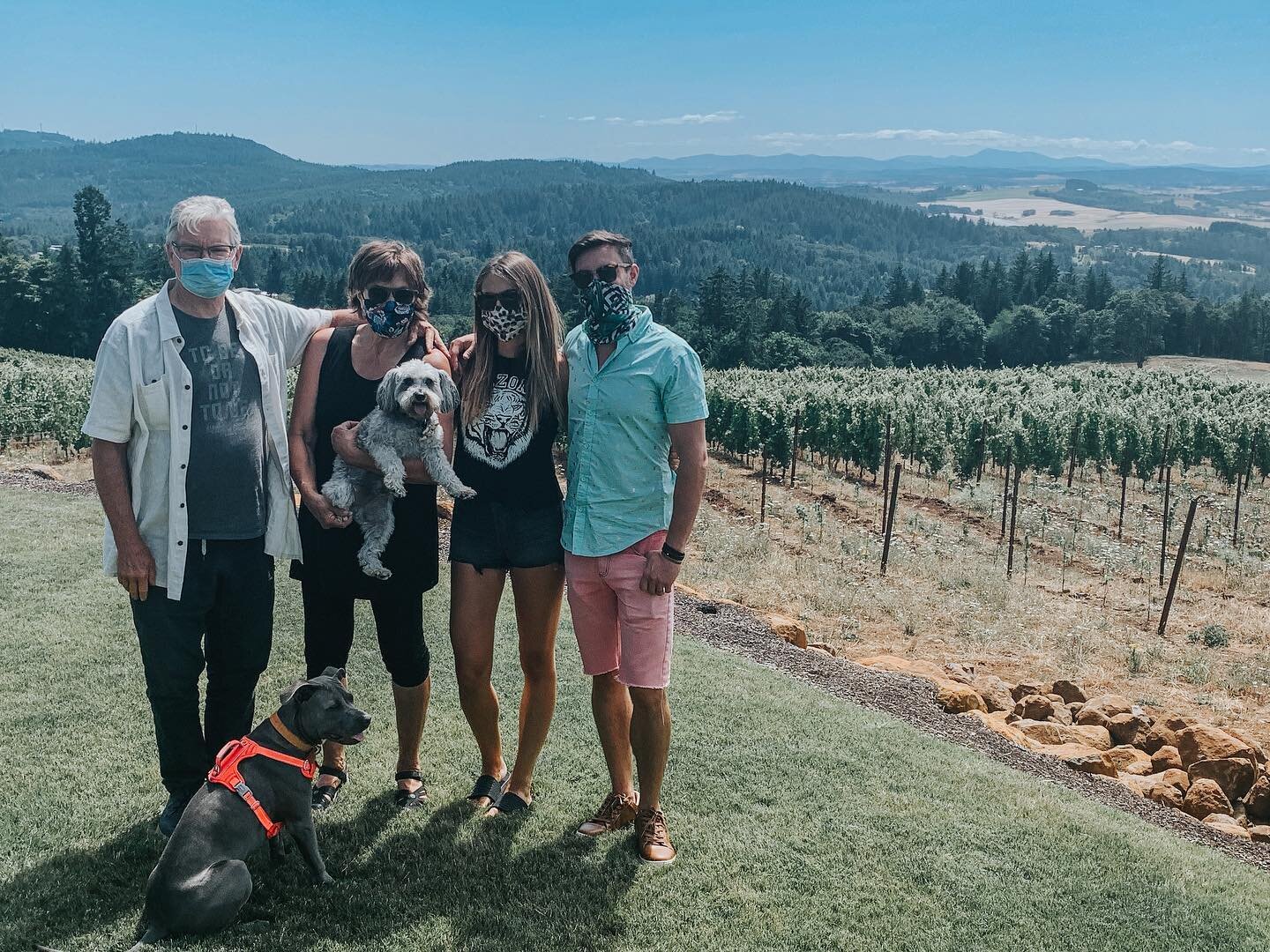 This was just last month on our road trip in Oregon wine country with my parents. 🥂 Crazy to think how different this skyline looks like now with the fires burning all around the area. 🔥 😭 My parents sent a photo of smoke covering the skies around