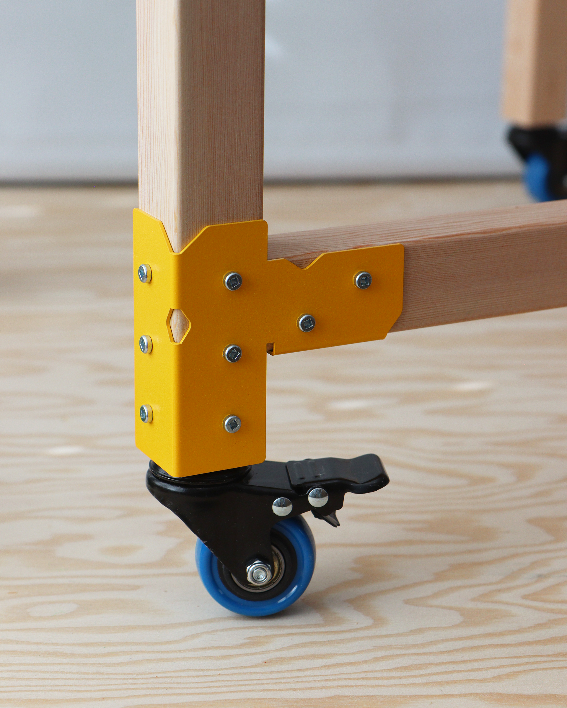niftie desk caster yellow.png